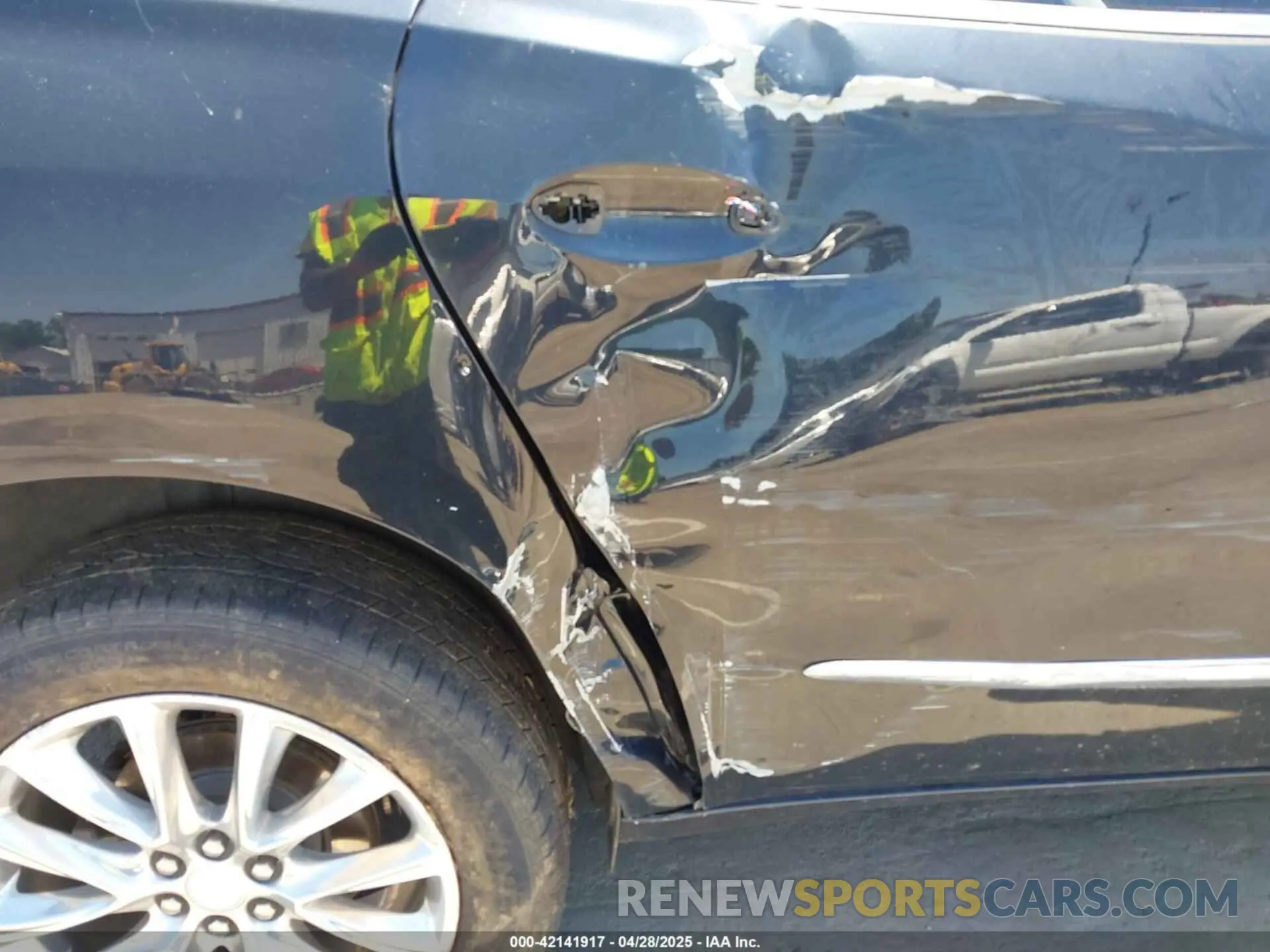18 Photograph of a damaged car 5GAERBKW4LJ292650 BUICK ENCLAVE 2020
