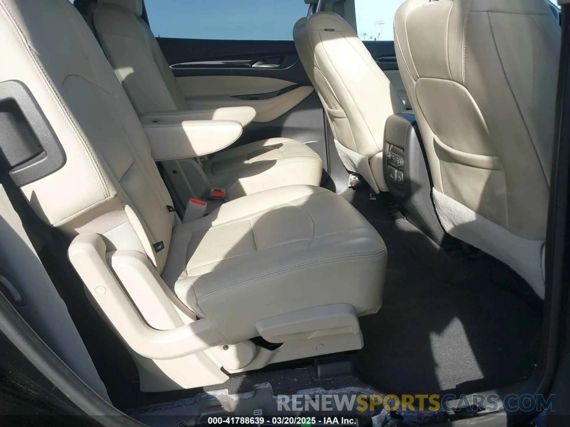 8 Photograph of a damaged car 5GAERBKWXLJ228614 BUICK ENCLAVE 2020