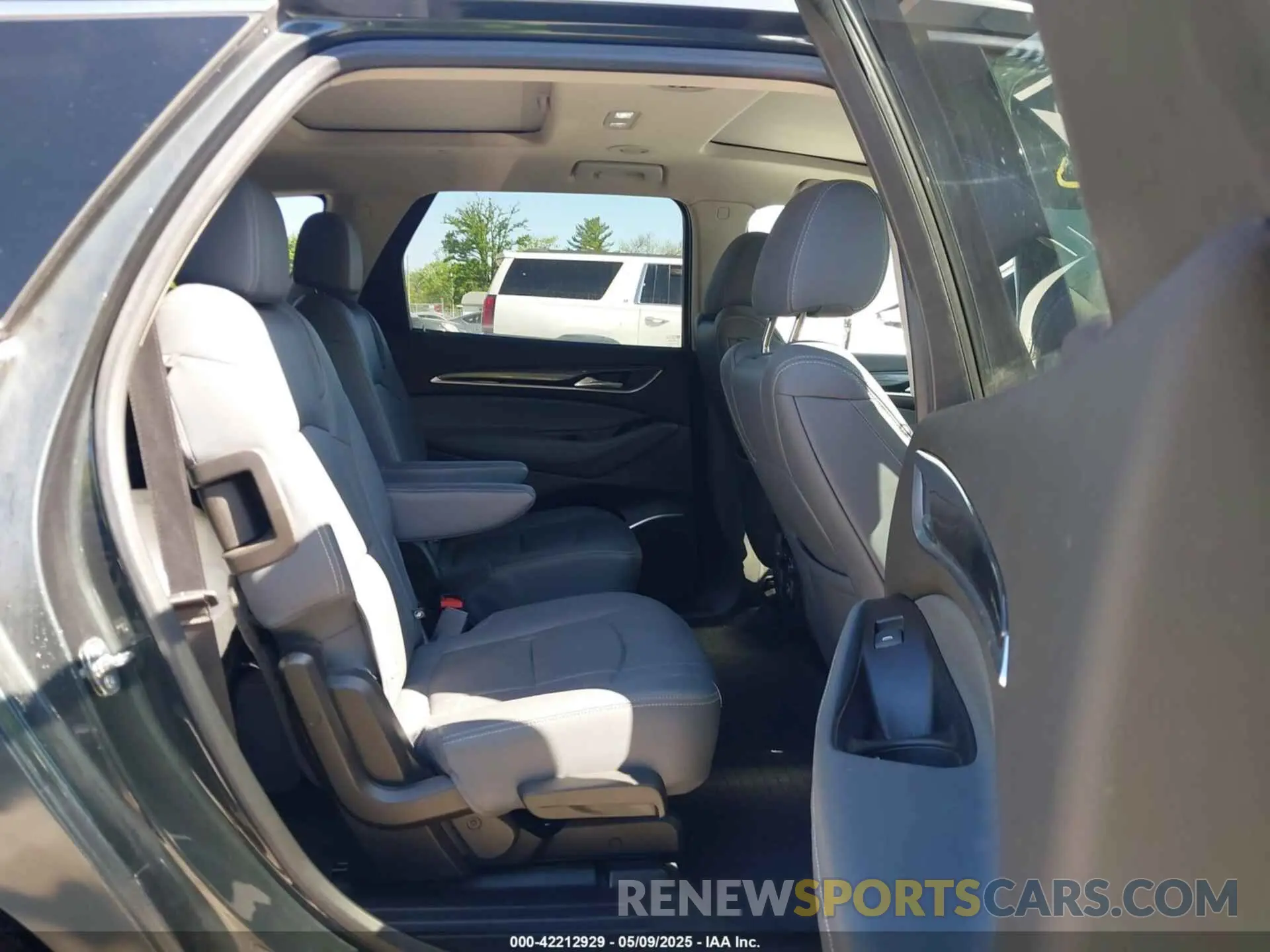 8 Фотография поврежденного автомобиля 5GAEVAKWXLJ185835 BUICK ENCLAVE 2020