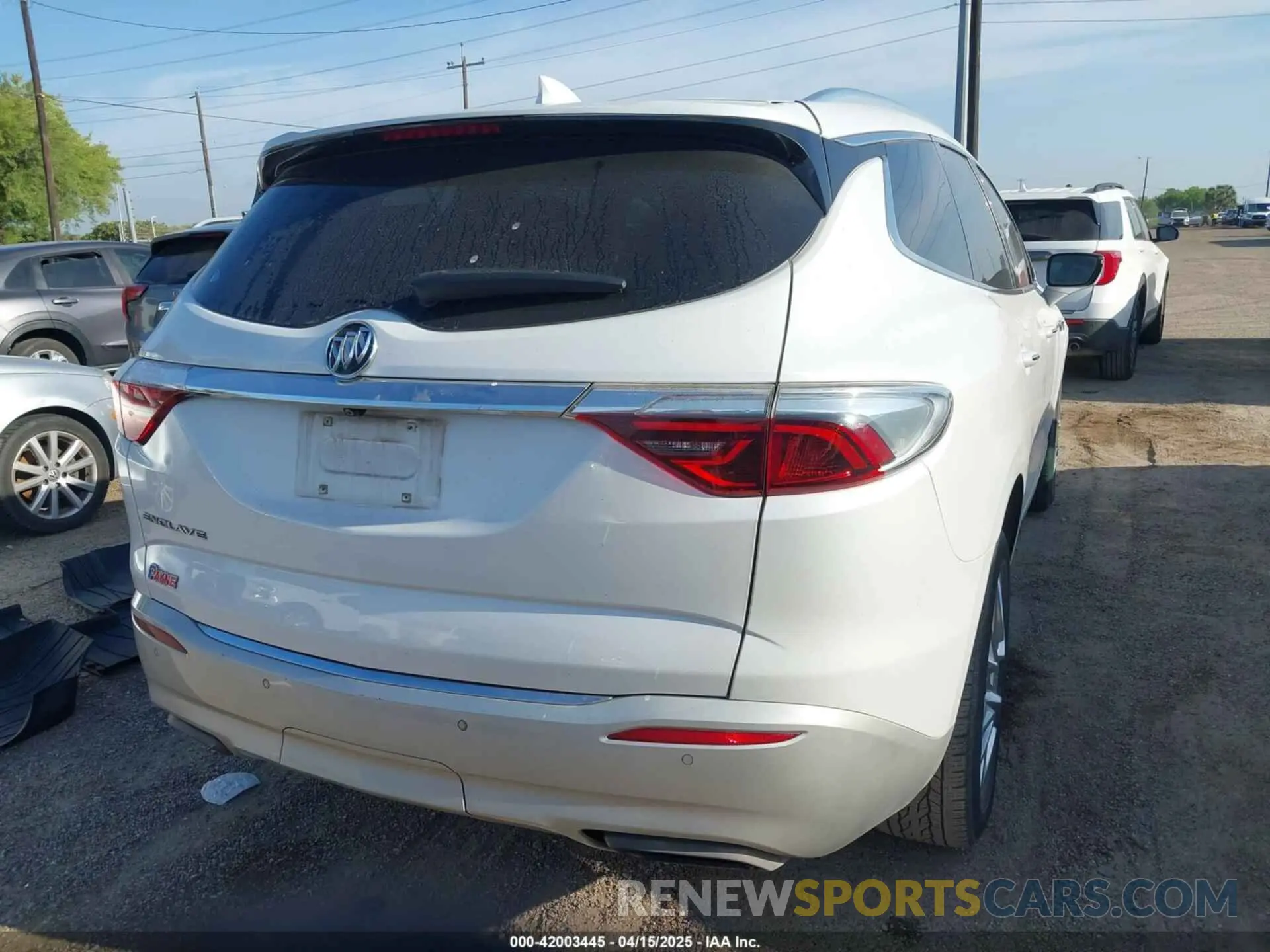 4 Photograph of a damaged car 5GAERBKW5NJ172469 BUICK ENCLAVE 2022