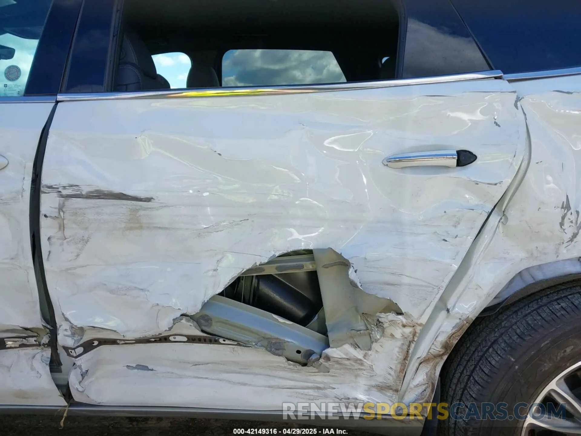 17 Фотография поврежденного автомобиля 5GAEVBKW0RJ127425 BUICK ENCLAVE 2024