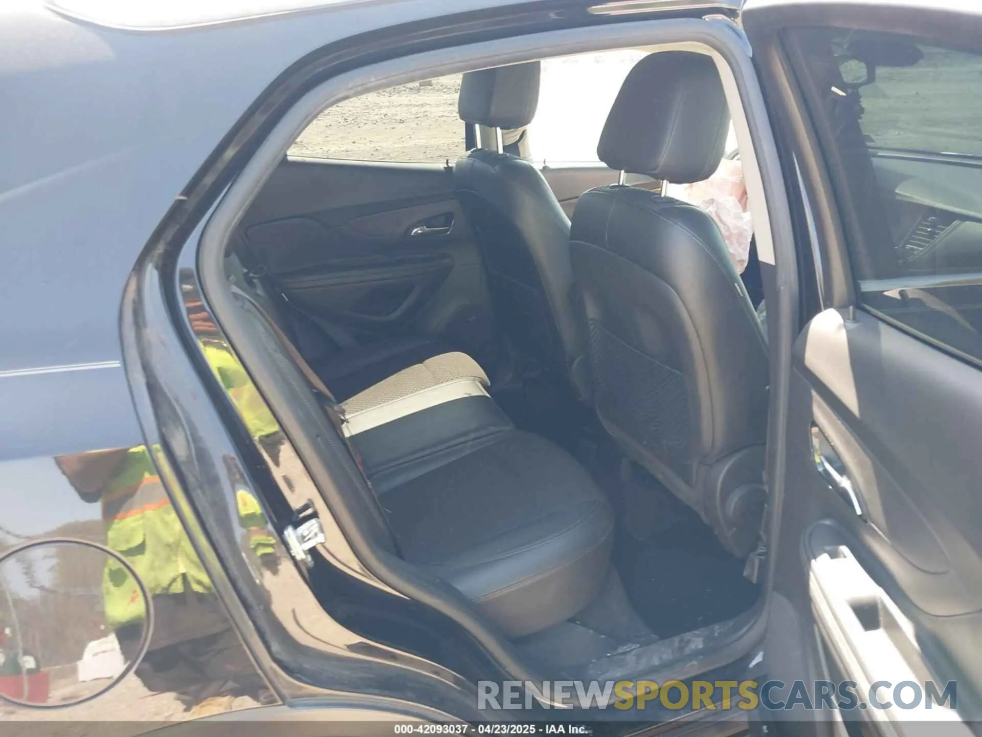 8 Фотография поврежденного автомобиля KL4CJASB3KB723356 BUICK ENCORE 2019