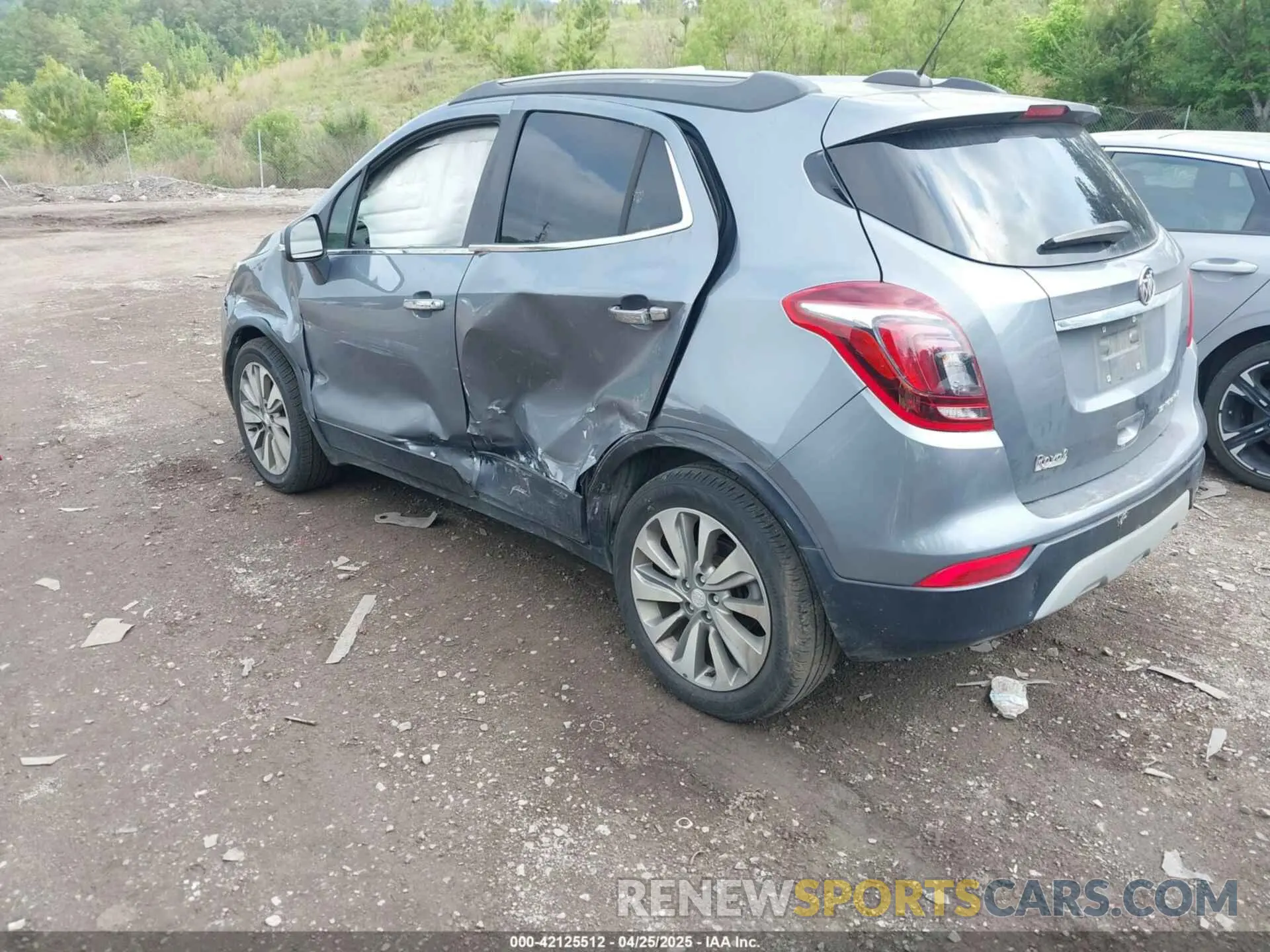 3 Фотография поврежденного автомобиля KL4CJASB4KA835826 BUICK ENCORE 2019