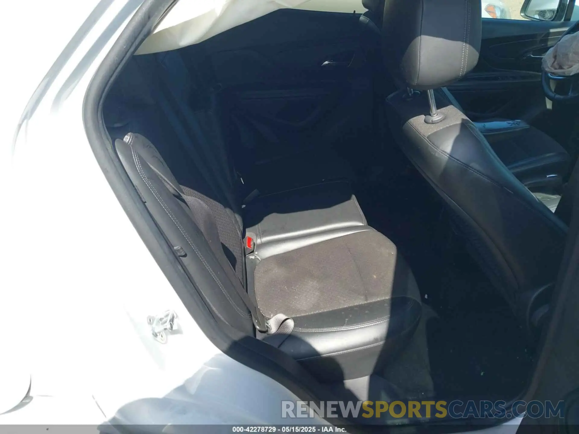 8 Фотография поврежденного автомобиля KL4CJASB4KB825233 BUICK ENCORE 2019