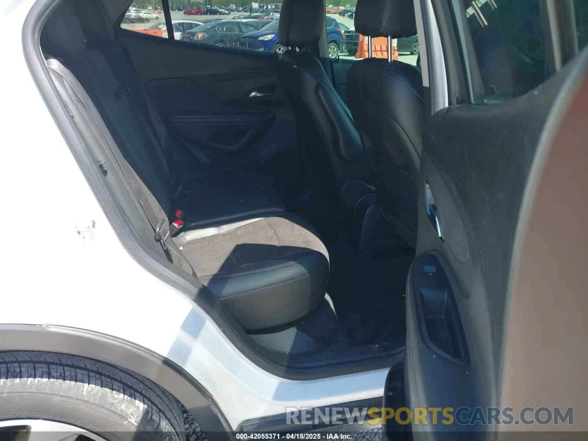8 Фотография поврежденного автомобиля KL4CJASB8KB933337 BUICK ENCORE 2019
