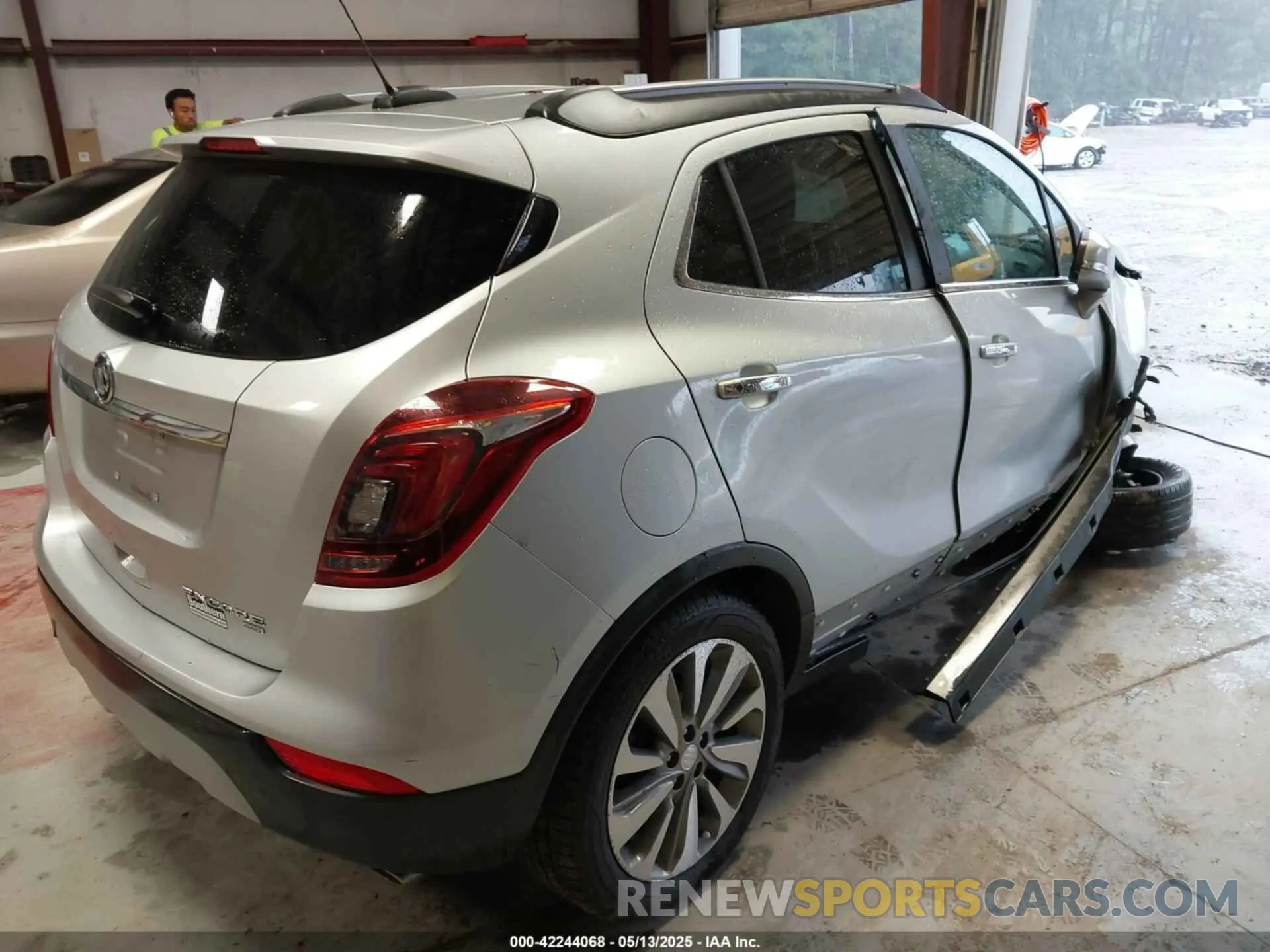4 Фотография поврежденного автомобиля KL4CJESB3KB828650 BUICK ENCORE 2019
