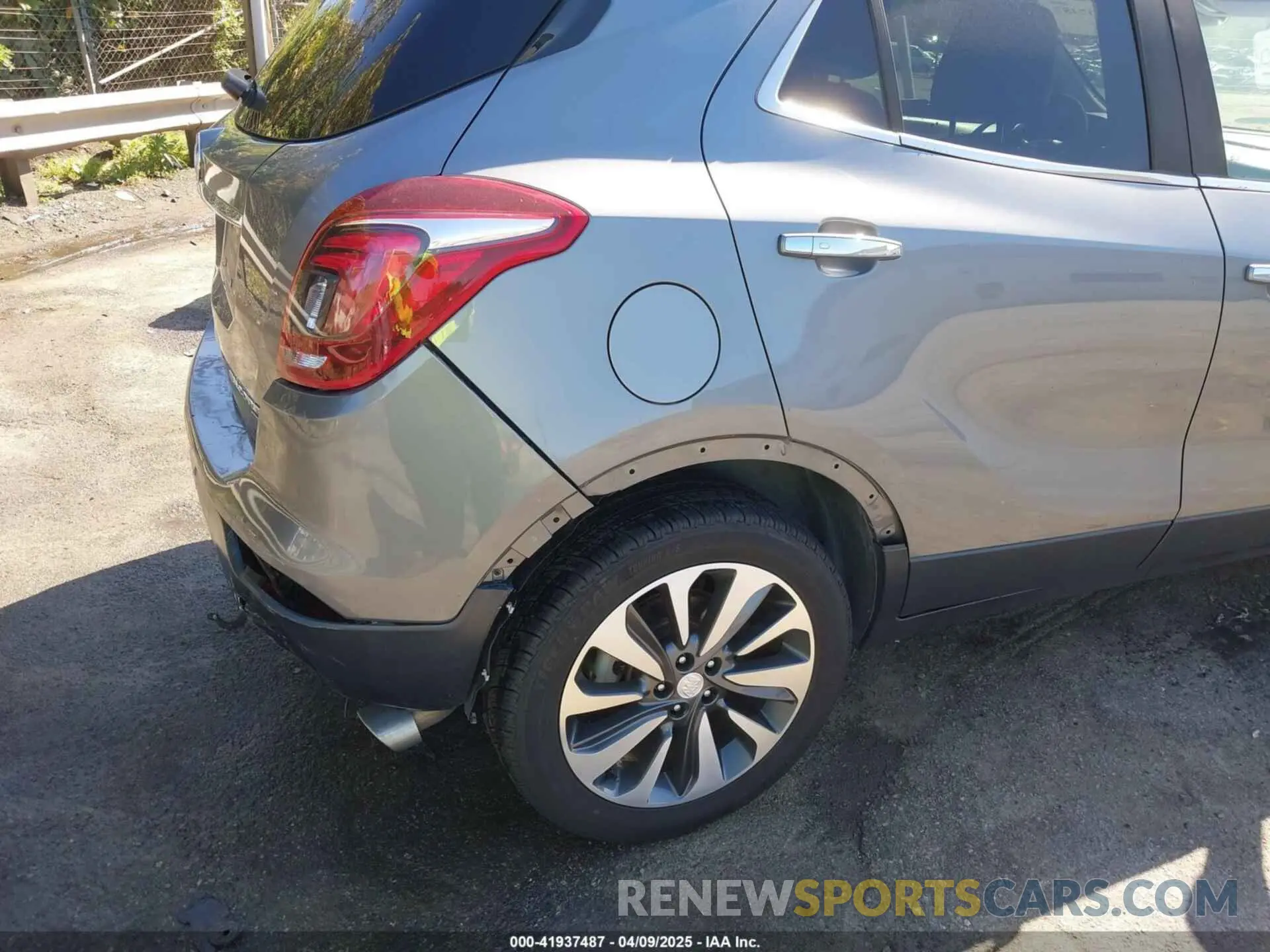 19 Фотография поврежденного автомобиля KL4CJGSM5KB869925 BUICK ENCORE 2019