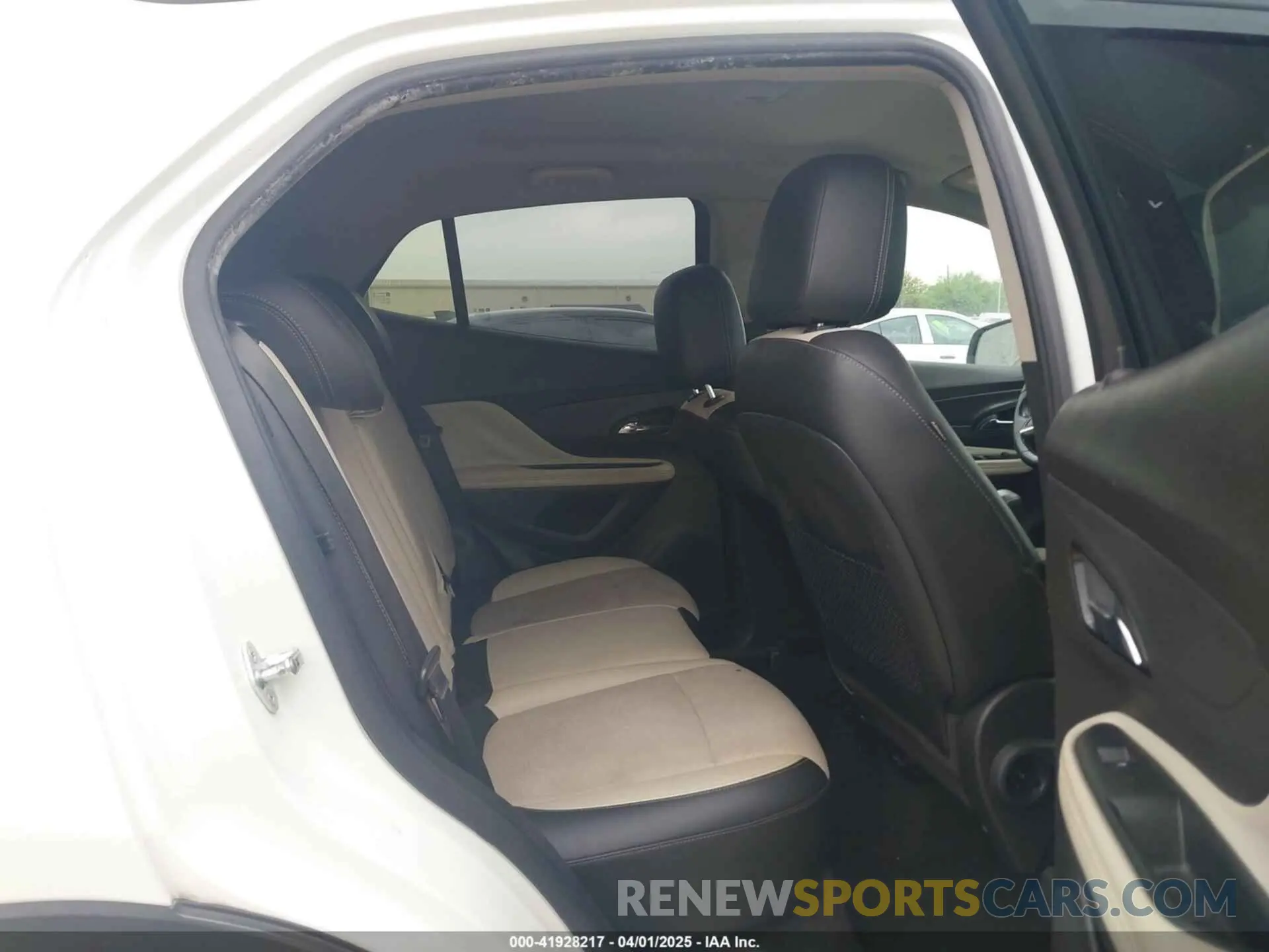 8 Фотография поврежденного автомобиля KL4CJASB2LB000499 BUICK ENCORE 2020