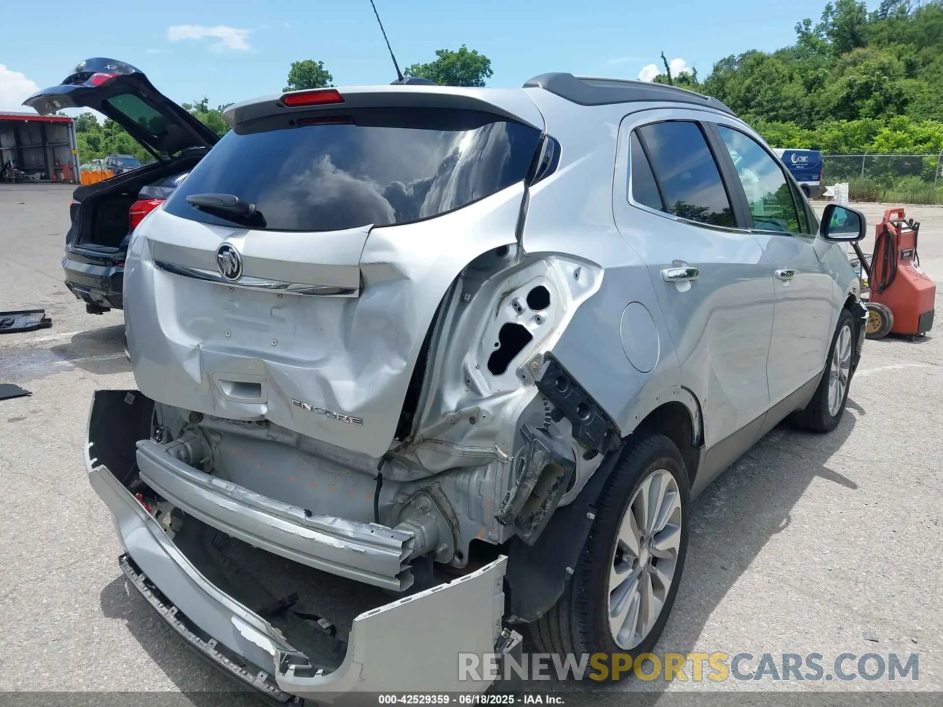 4 Фотография поврежденного автомобиля KL4CJASB4LB013013 BUICK ENCORE 2020