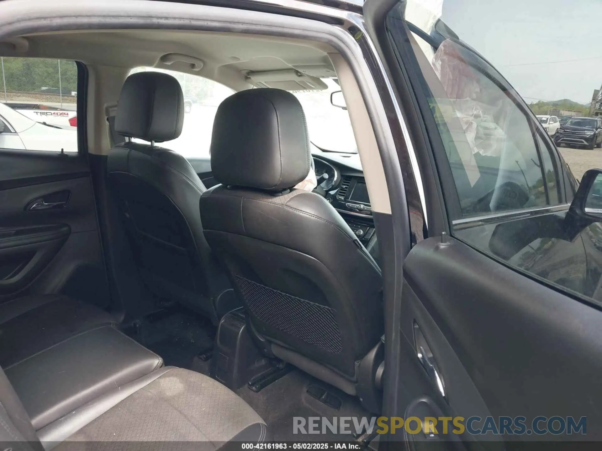 8 Photograph of a damaged car KL4CJESM2MB372600 BUICK ENCORE 2021