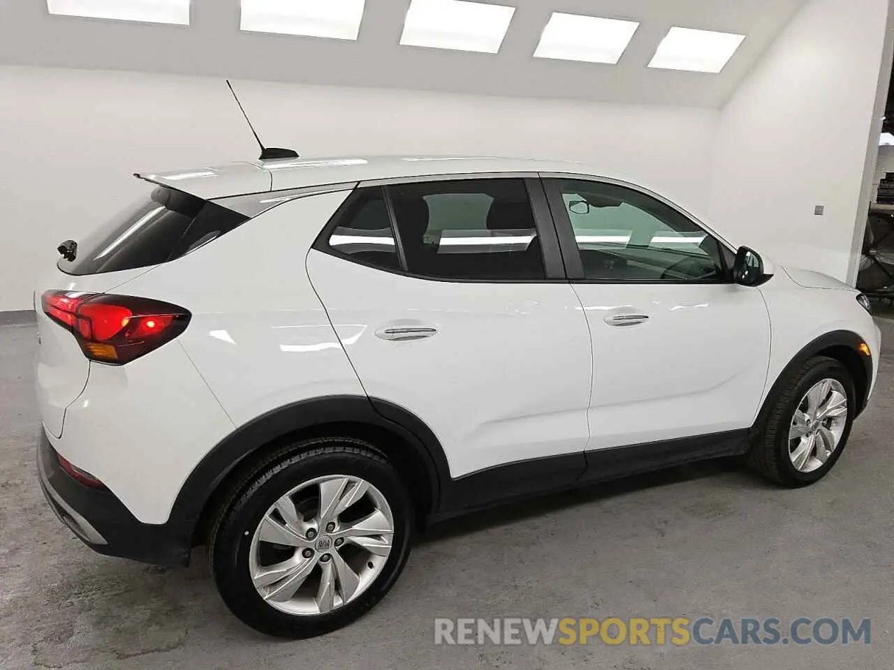 3 Фотография поврежденного автомобиля KL4AMBS29RB093227 BUICK ENCORE 2024