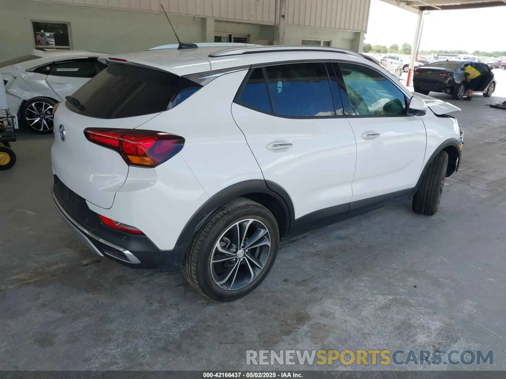 4 Фотография поврежденного автомобиля KL4MMFSL5LB127474 BUICK ENCORE GX 2020