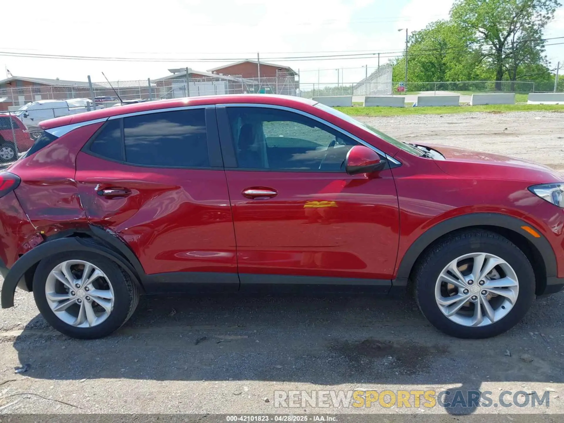 13 Фотография поврежденного автомобиля KL4MMBS22MB072614 BUICK ENCORE GX 2021