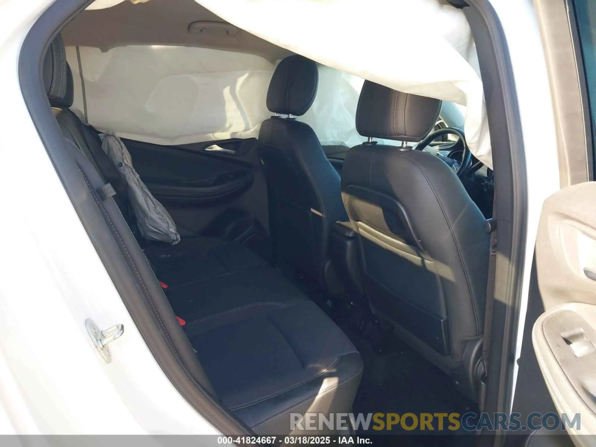 8 Фотография поврежденного автомобиля KL4MMBS24MB053448 BUICK ENCORE GX 2021
