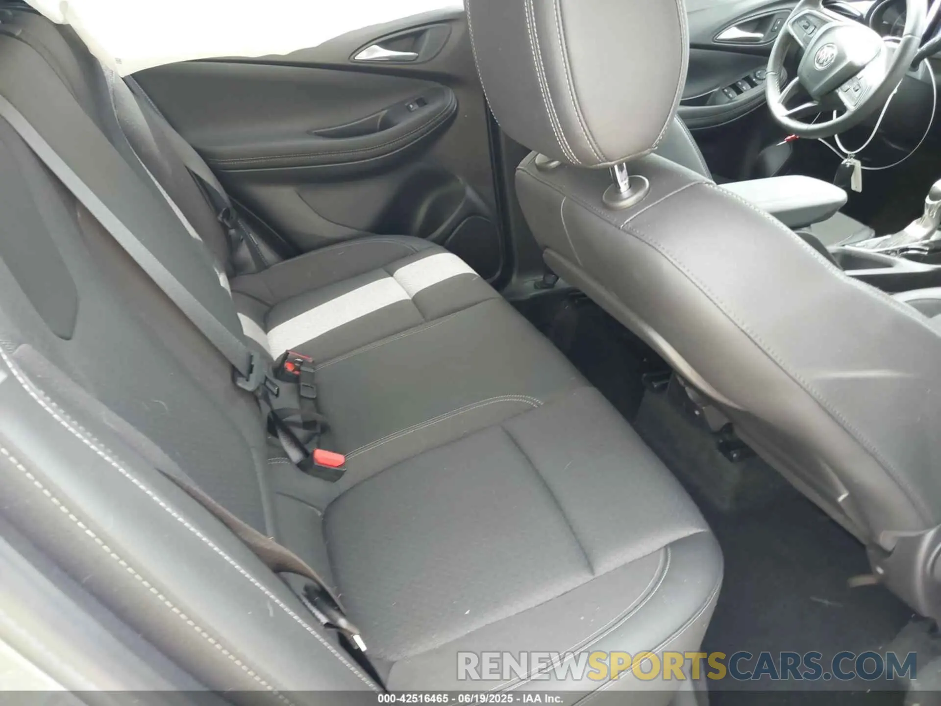 8 Фотография поврежденного автомобиля KL4MMBS25MB180046 BUICK ENCORE GX 2021