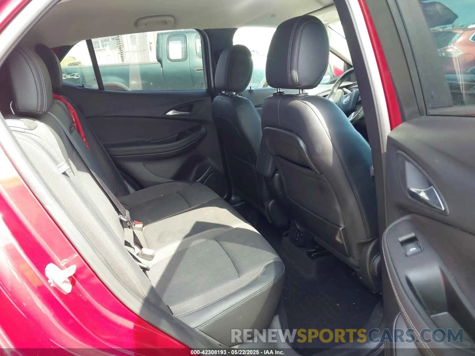 8 Фотография поврежденного автомобиля KL4MMDS22MB121158 BUICK ENCORE GX 2021