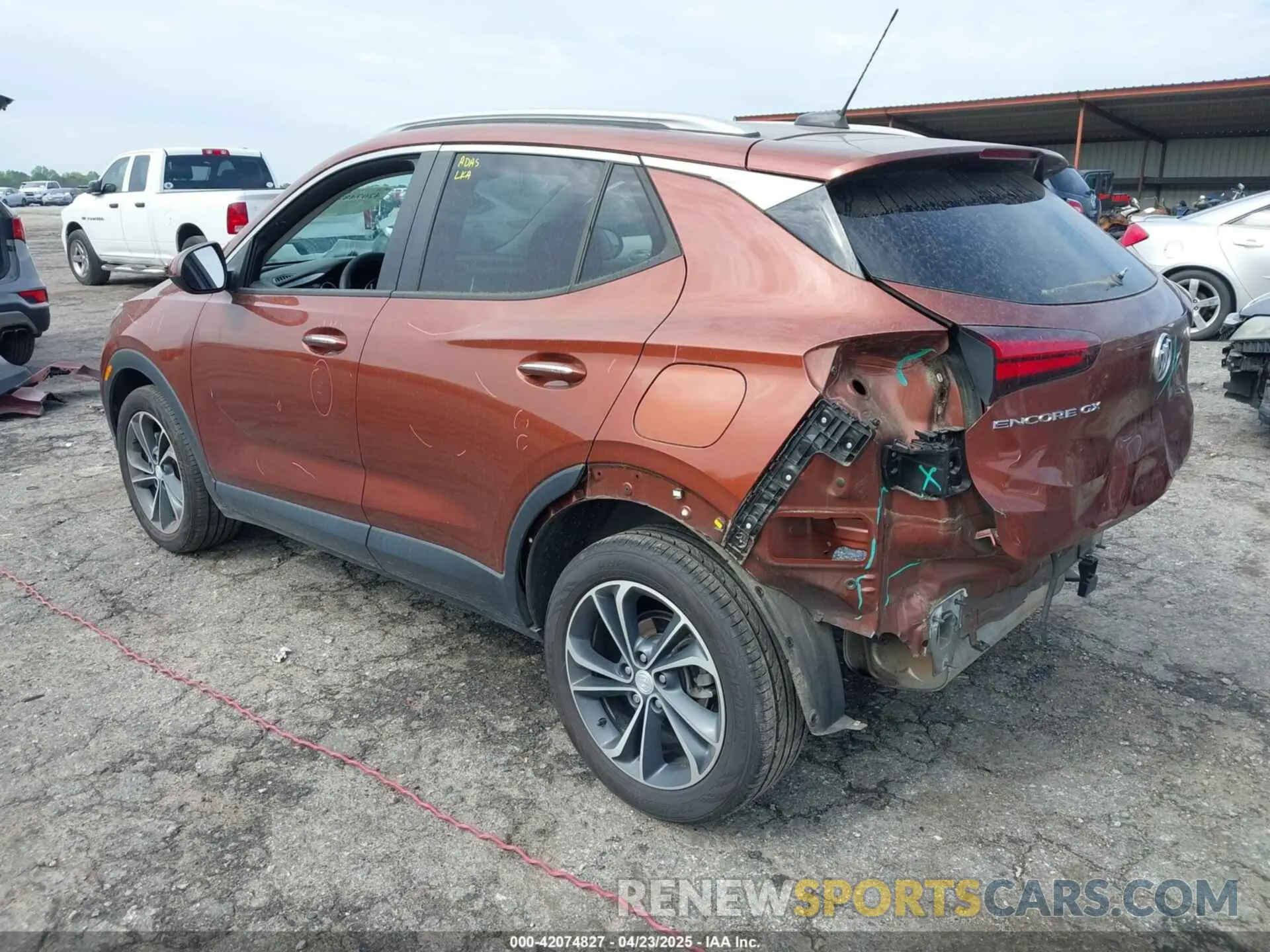 3 Фотография поврежденного автомобиля KL4MMDS25MB046956 BUICK ENCORE GX 2021