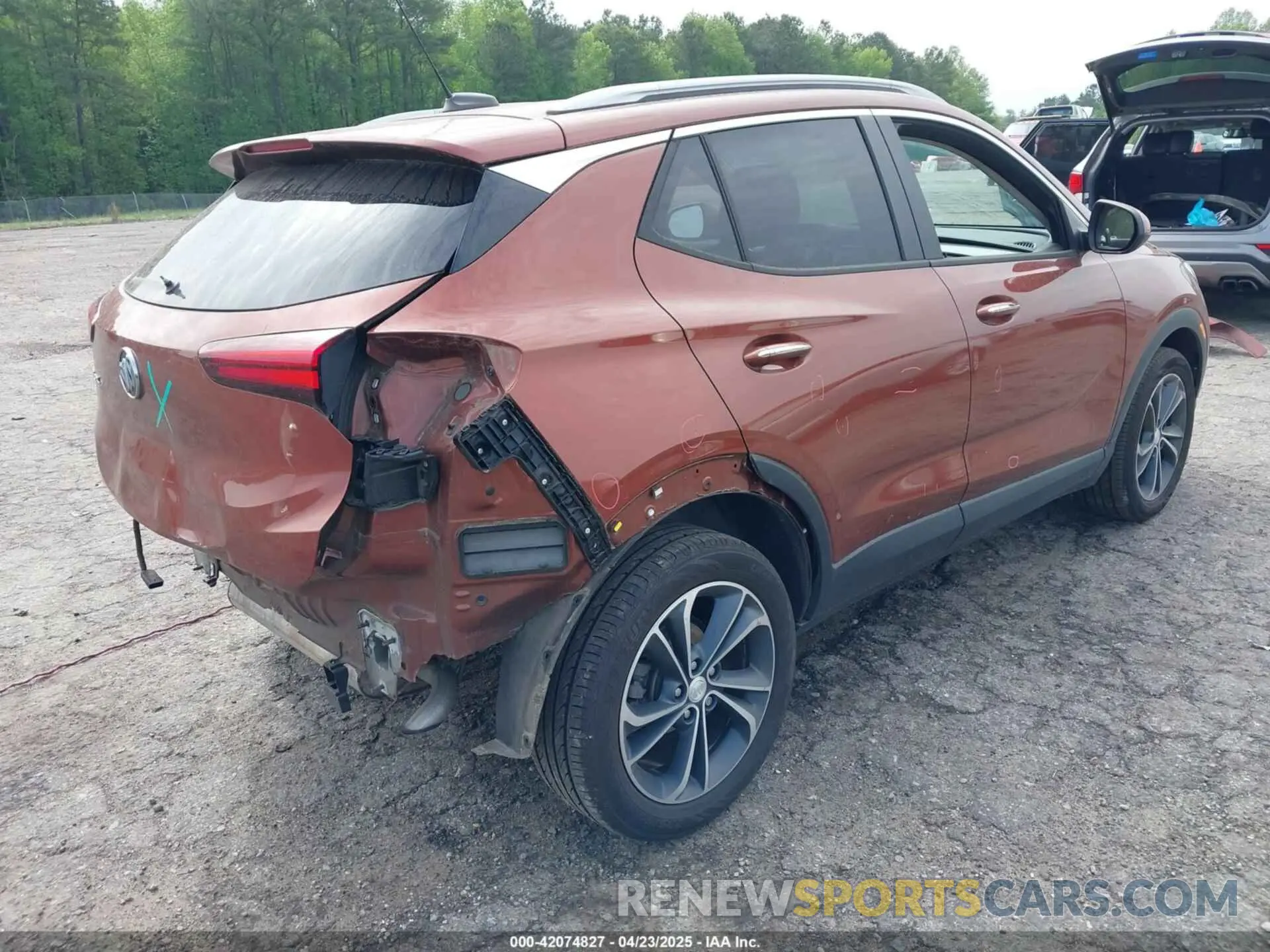 4 Фотография поврежденного автомобиля KL4MMDS25MB046956 BUICK ENCORE GX 2021