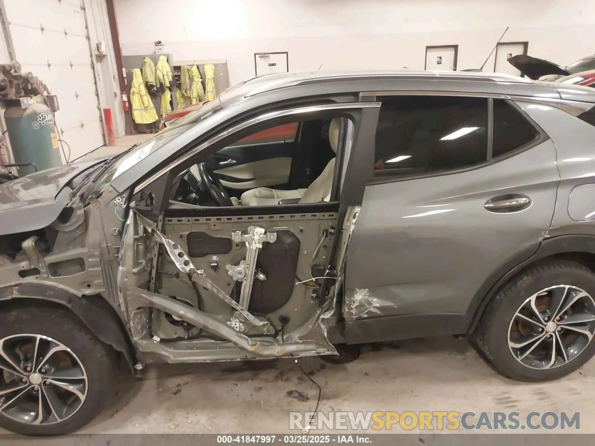 14 Фотография поврежденного автомобиля KL4MMESL7MB164781 BUICK ENCORE GX 2021