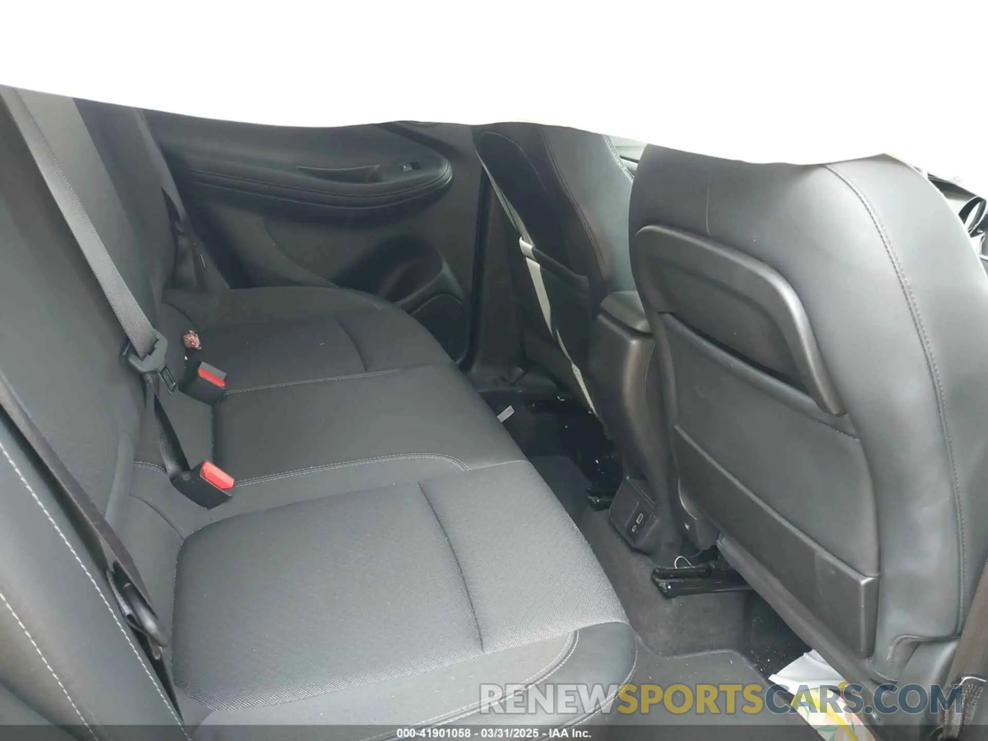 8 Photograph of a damaged car KL4MMBS22NB131761 BUICK ENCORE GX 2022