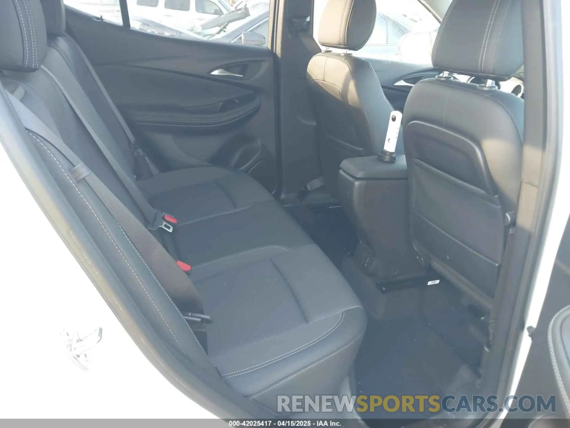 8 Фотография поврежденного автомобиля KL4MMBS26NB127194 BUICK ENCORE GX 2022