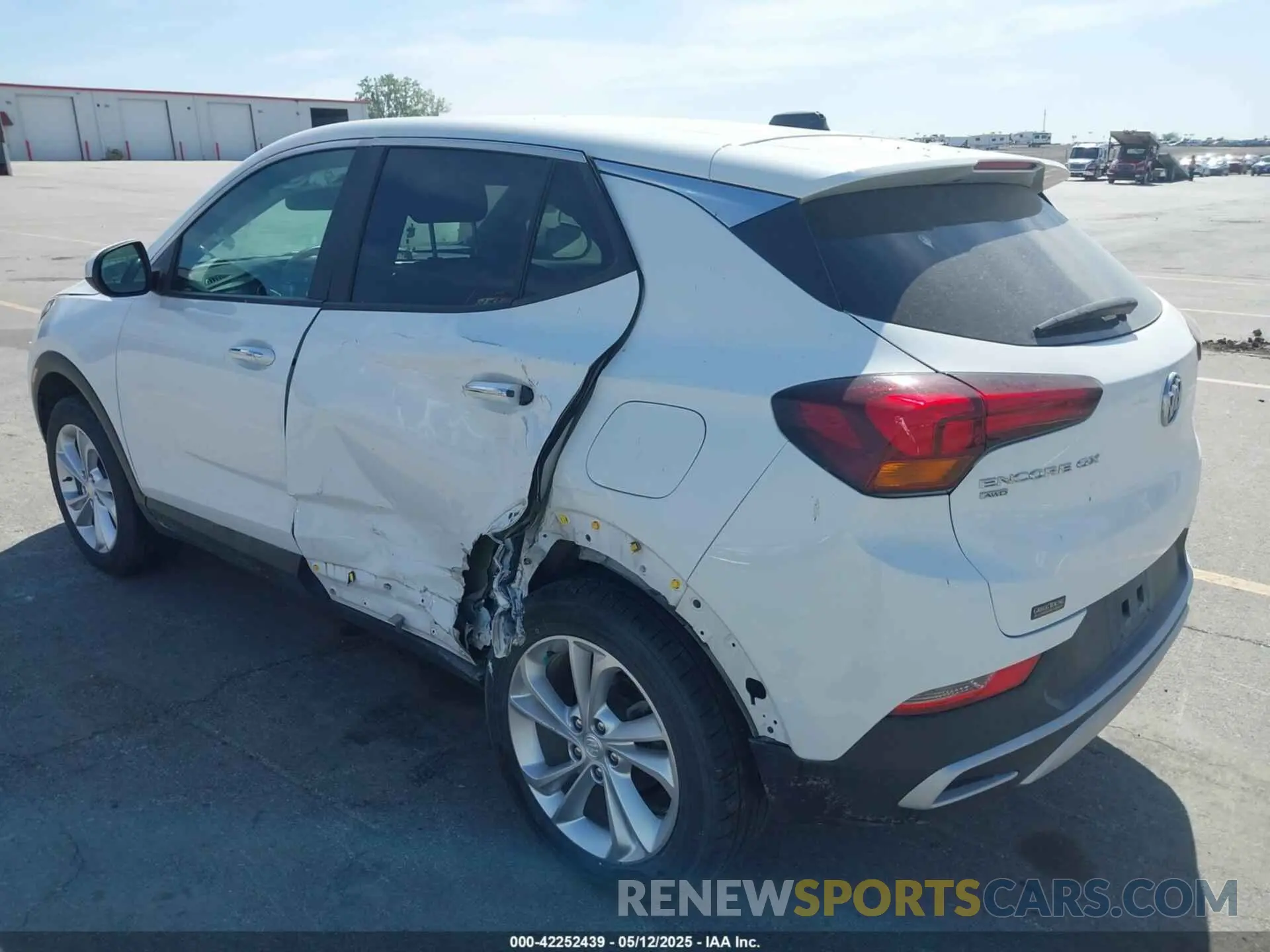 3 Фотография поврежденного автомобиля KL4MMCSL0NB081828 BUICK ENCORE GX 2022