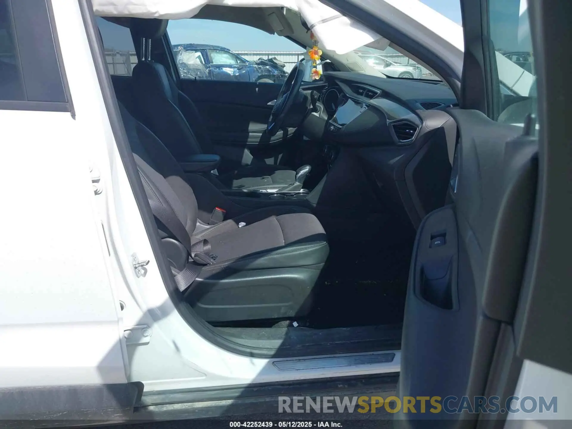 5 Фотография поврежденного автомобиля KL4MMCSL0NB081828 BUICK ENCORE GX 2022