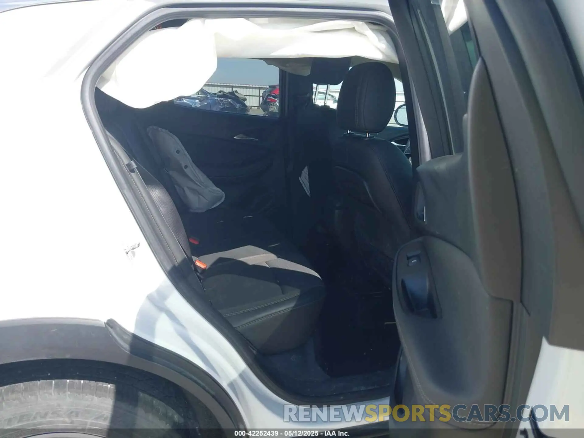 8 Фотография поврежденного автомобиля KL4MMCSL0NB081828 BUICK ENCORE GX 2022