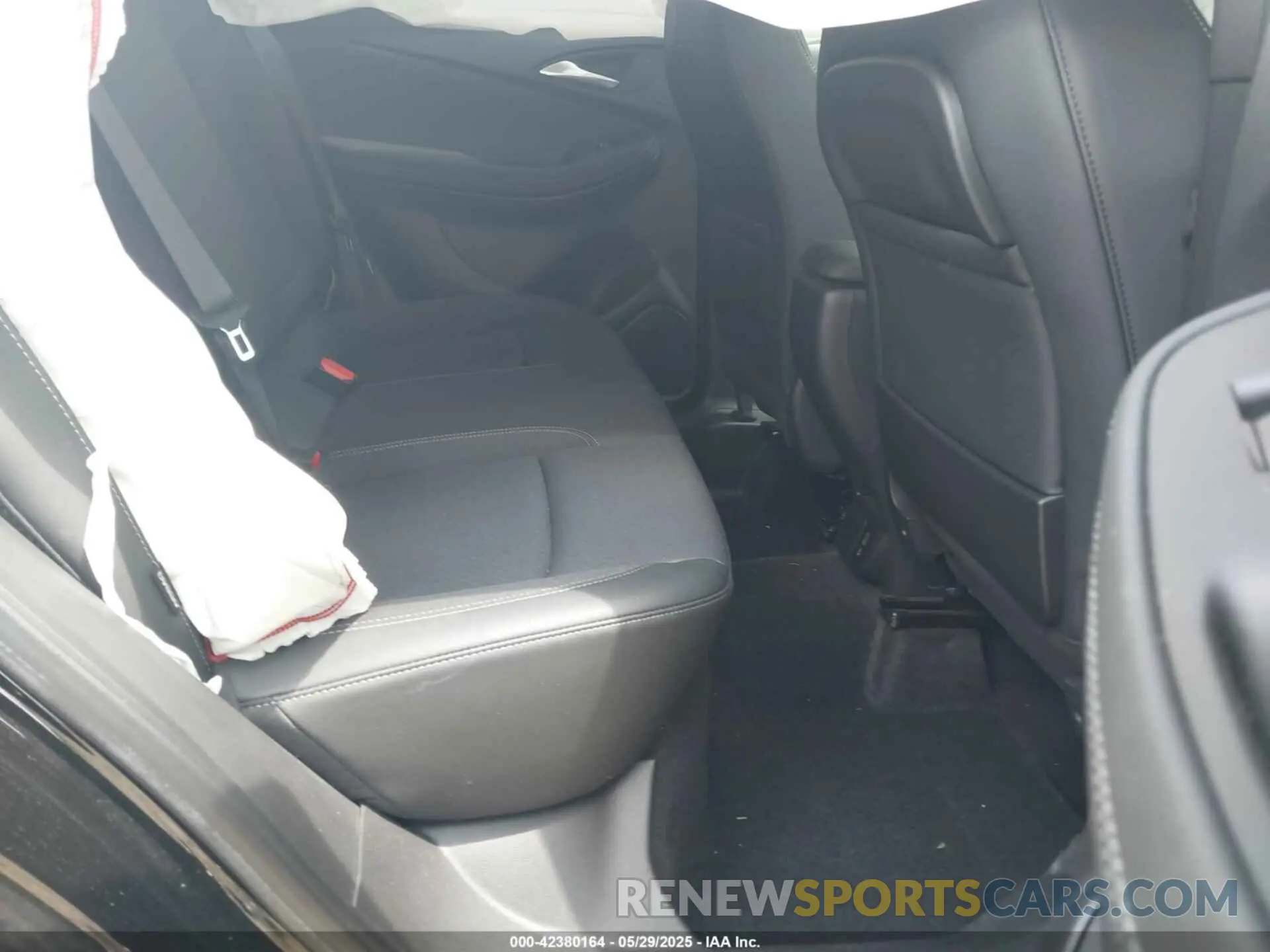 8 Фотография поврежденного автомобиля KL4MMCSL4NB061534 BUICK ENCORE GX 2022