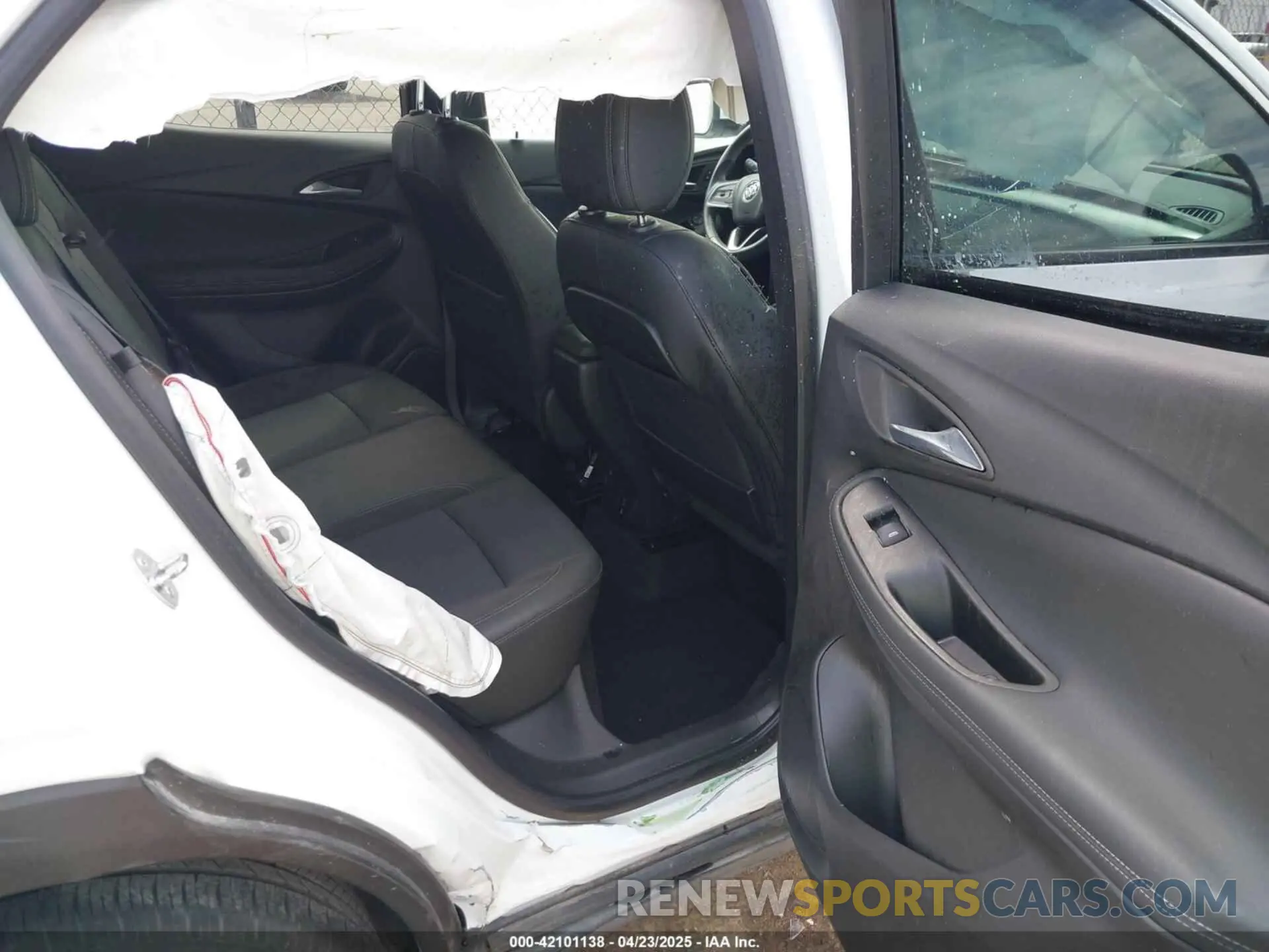 8 Фотография поврежденного автомобиля KL4MMDS28NB106259 BUICK ENCORE GX 2022