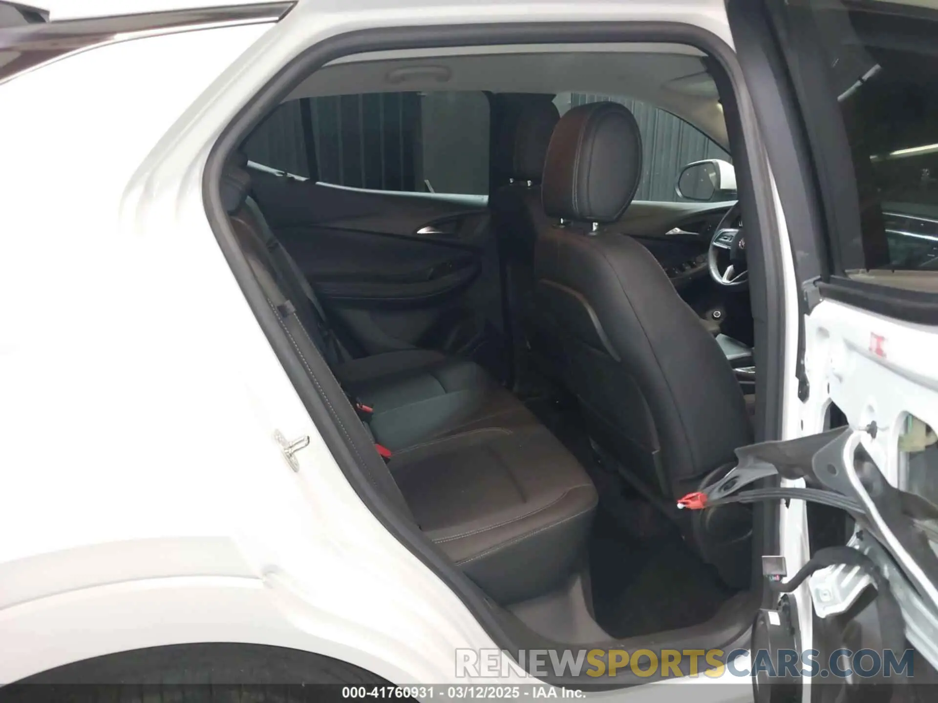 8 Фотография поврежденного автомобиля KL4MMDSL8NB144132 BUICK ENCORE GX 2022