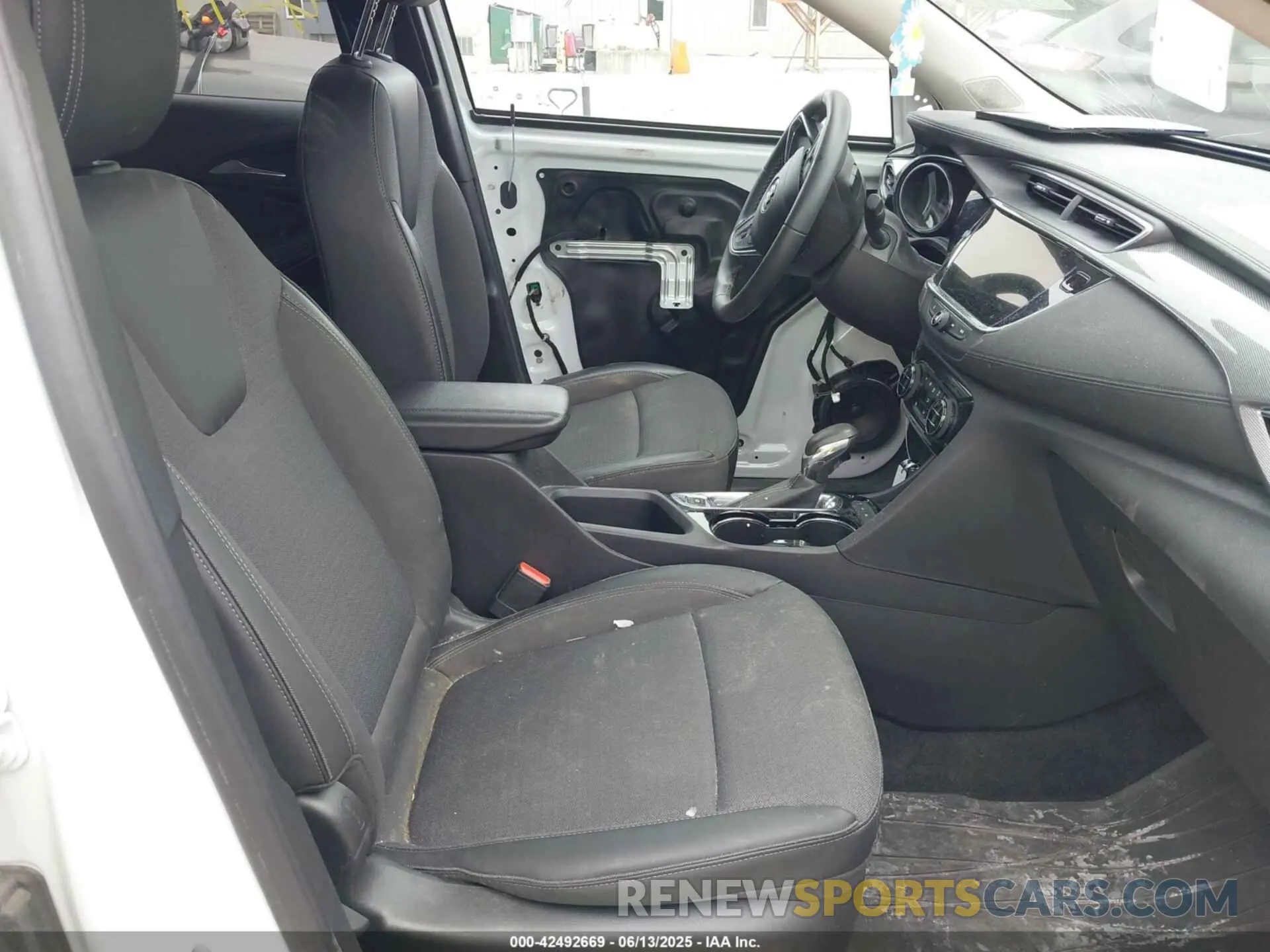 5 Photograph of a damaged car KL4MMESL1NB114332 BUICK ENCORE GX 2022