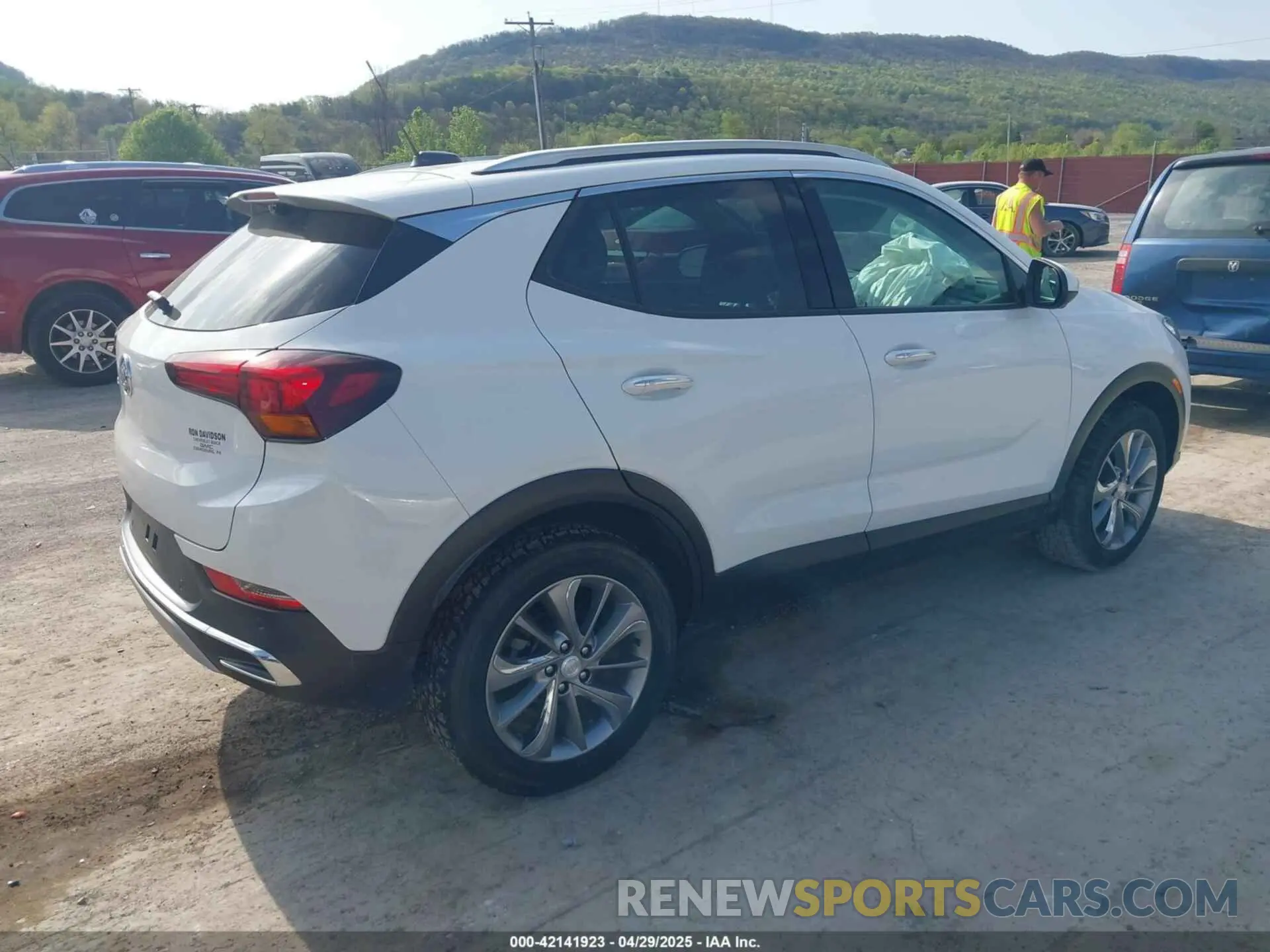 4 Фотография поврежденного автомобиля KL4MMGSL8NB136727 BUICK ENCORE GX 2022