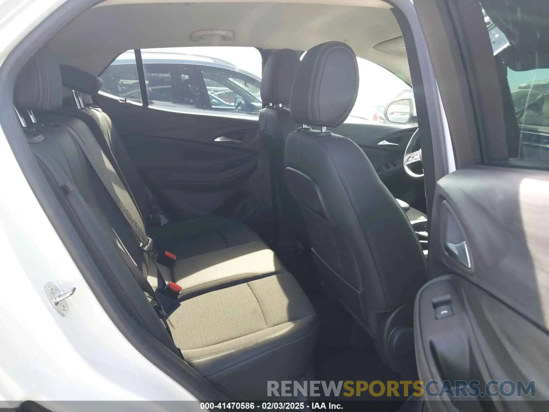 8 Фотография поврежденного автомобиля KL4MMCSL5PB111652 BUICK ENCORE GX 2023