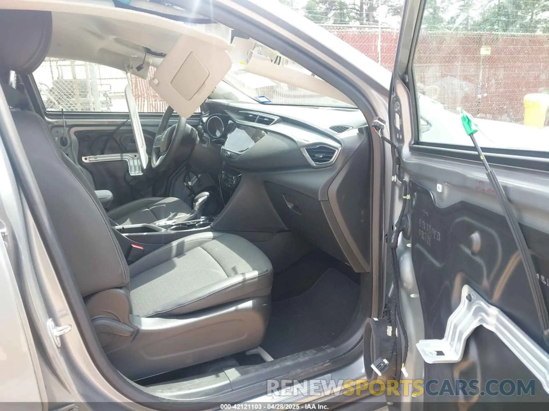 5 Фотография поврежденного автомобиля KL4MMDS21PB121589 BUICK ENCORE GX 2023