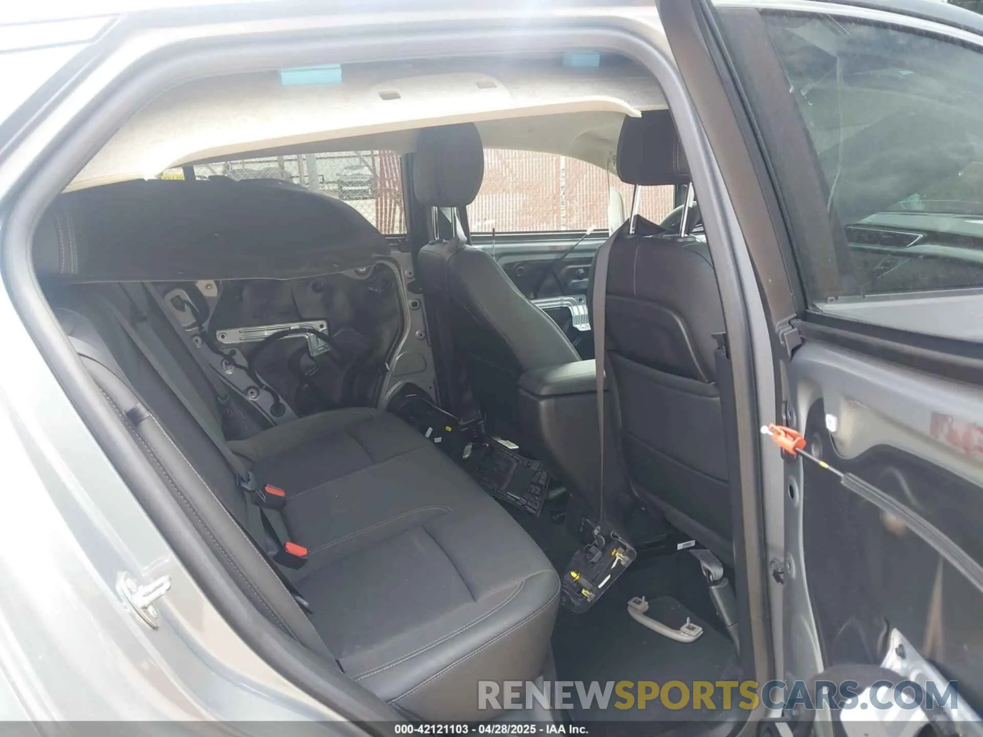 8 Фотография поврежденного автомобиля KL4MMDS21PB121589 BUICK ENCORE GX 2023