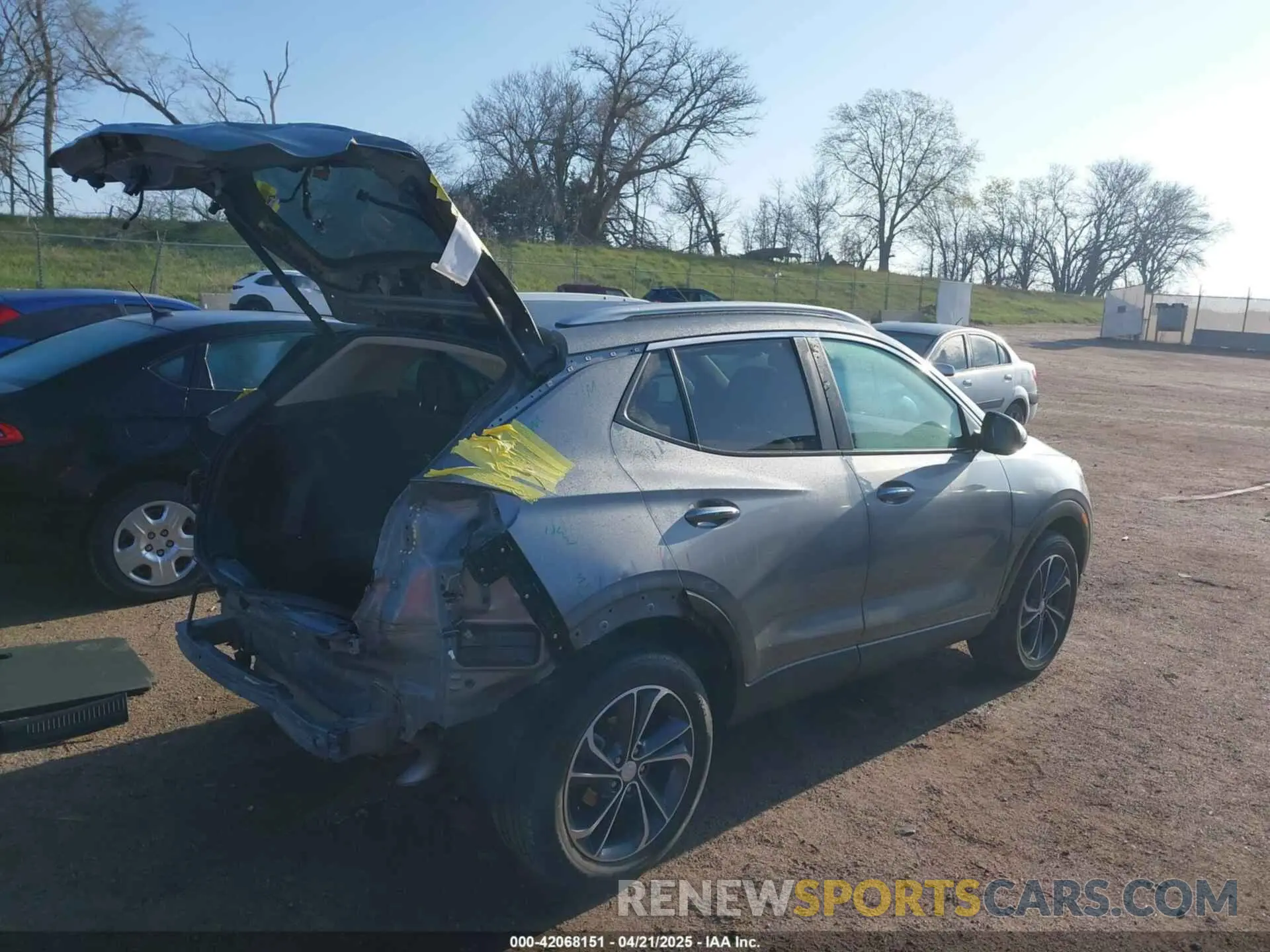 4 Фотография поврежденного автомобиля KL4MMDS24PB151721 BUICK ENCORE GX 2023