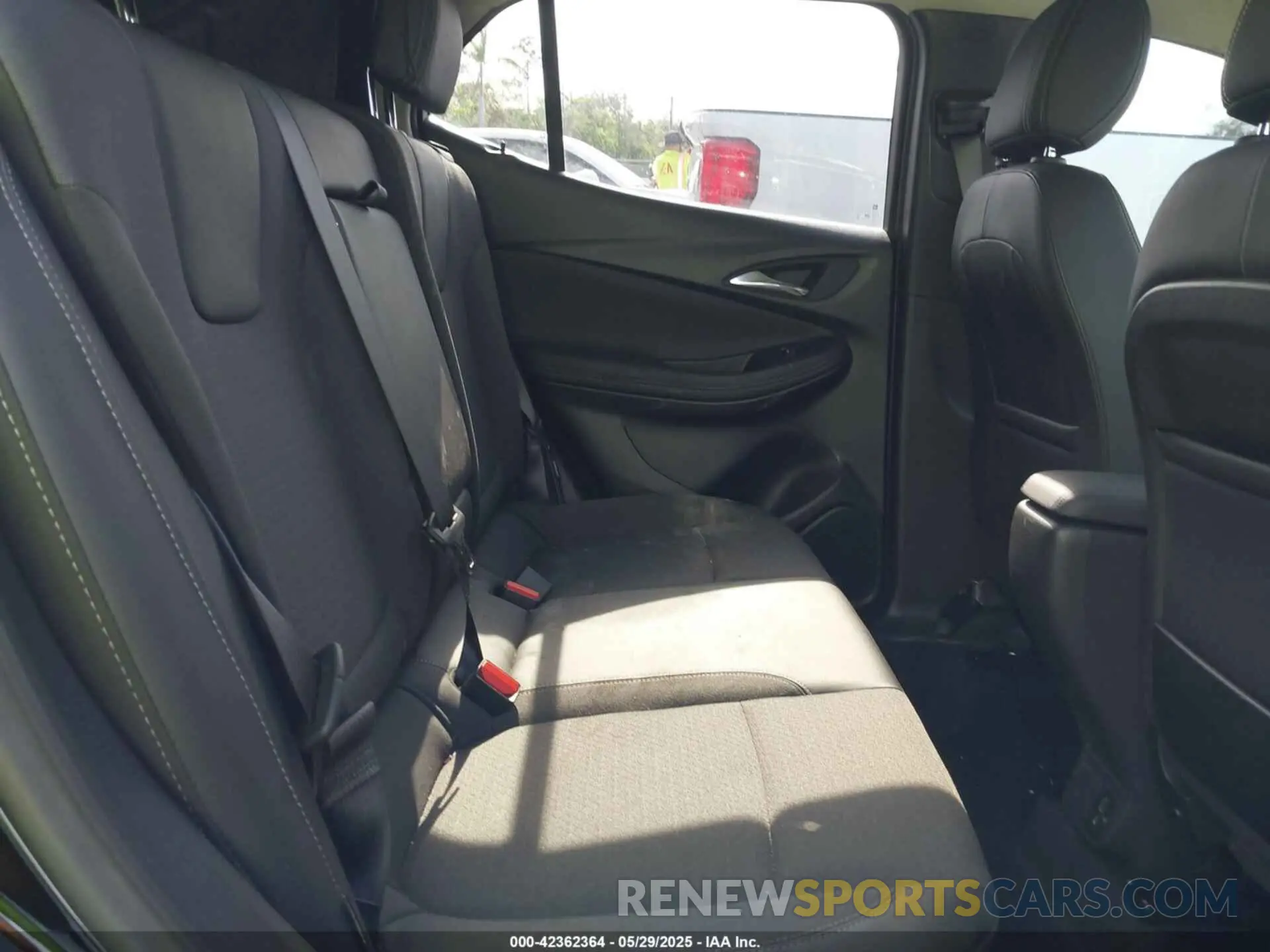 8 Фотография поврежденного автомобиля KL4MMDSL1PB124551 BUICK ENCORE GX 2023