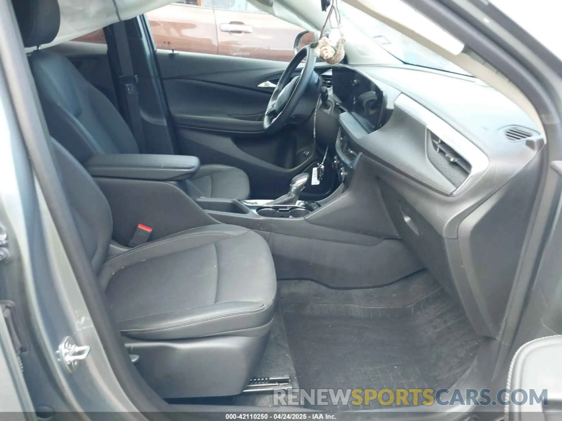 5 Фотография поврежденного автомобиля KL4AMBSP5SB027369 BUICK ENCORE GX 2025