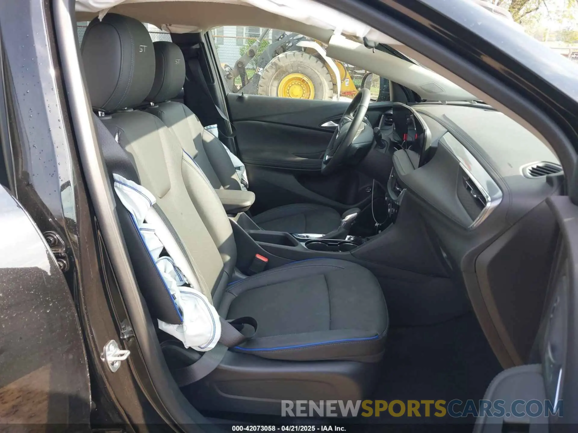 5 Фотография поврежденного автомобиля KL4AMESL4SB030679 BUICK ENCORE GX 2025