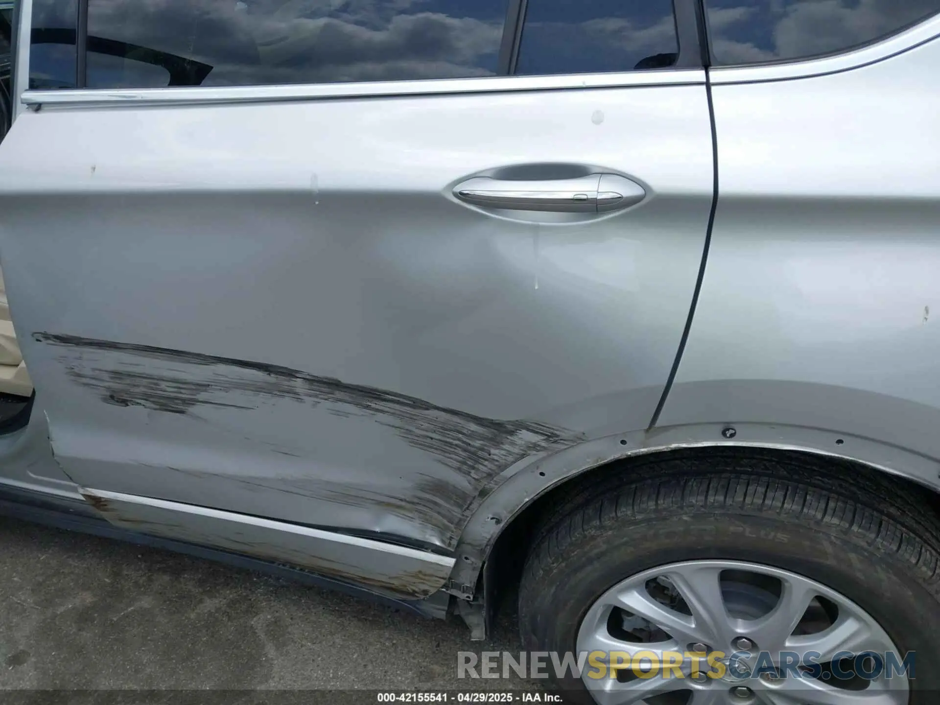 6 Photograph of a damaged car LRBFX1SA5KD111574 BUICK ENVISION 2019