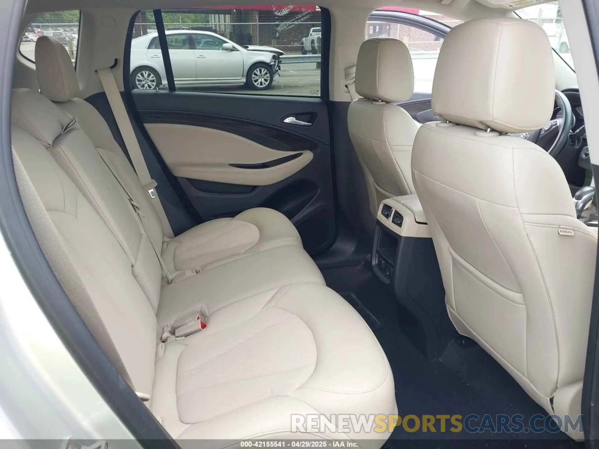 8 Photograph of a damaged car LRBFX1SA5KD111574 BUICK ENVISION 2019
