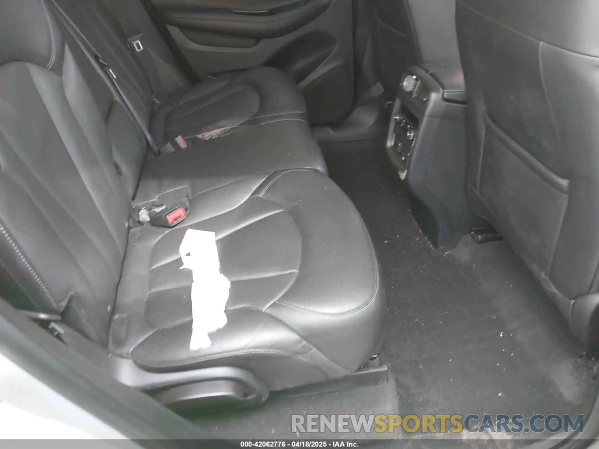 8 Фотография поврежденного автомобиля LRBFX2SA2KD005461 BUICK ENVISION 2019