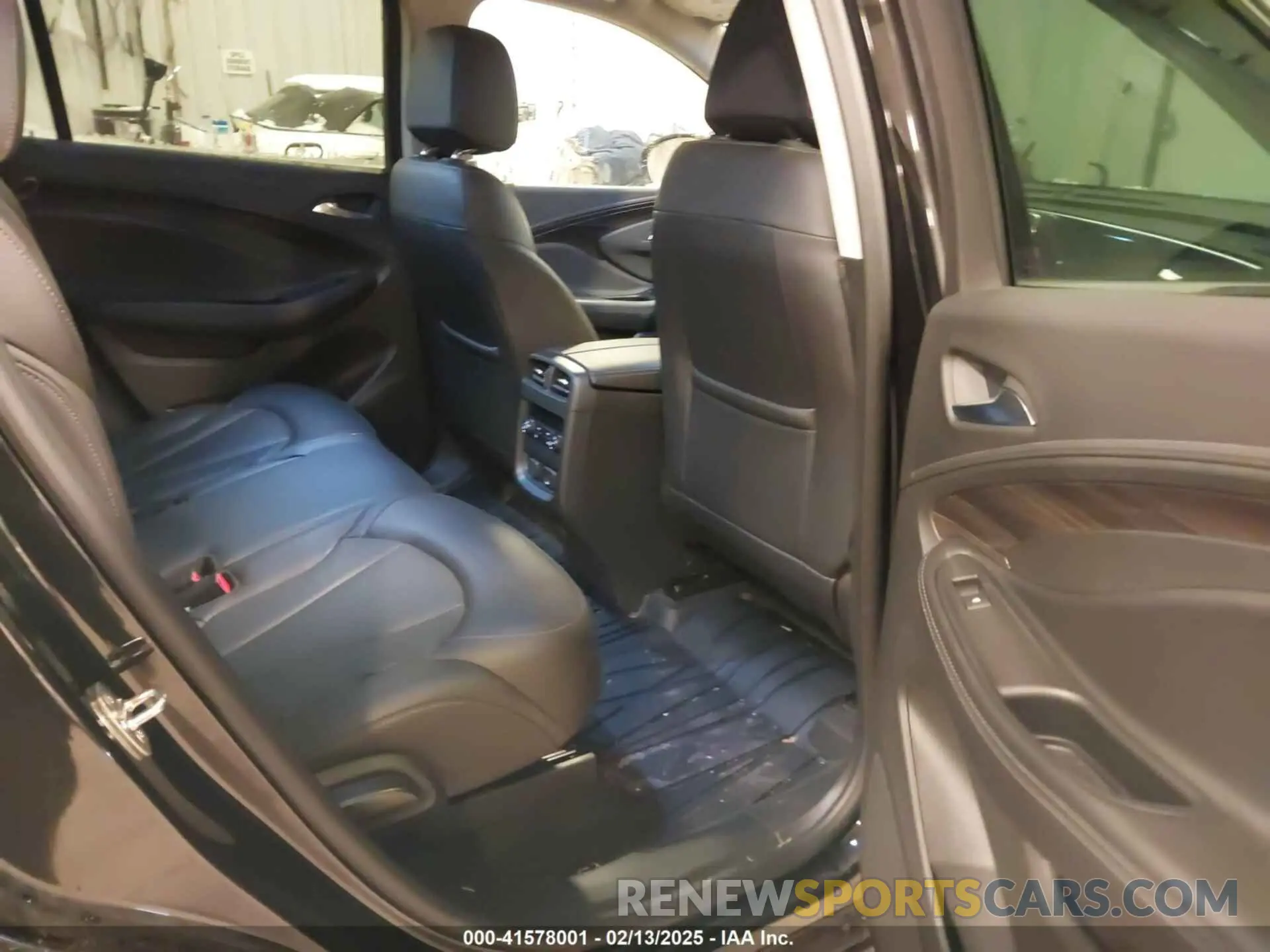 8 Фотография поврежденного автомобиля LRBFX2SA5KD042858 BUICK ENVISION 2019