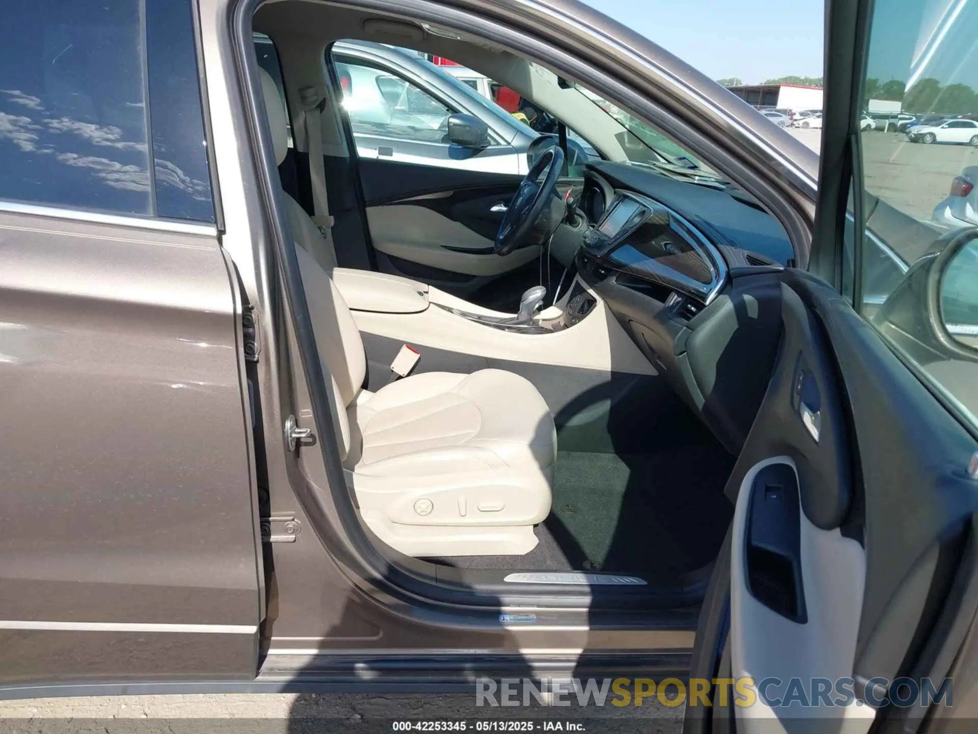 5 Photograph of a damaged car LRBFXCSA3KD026518 BUICK ENVISION 2019