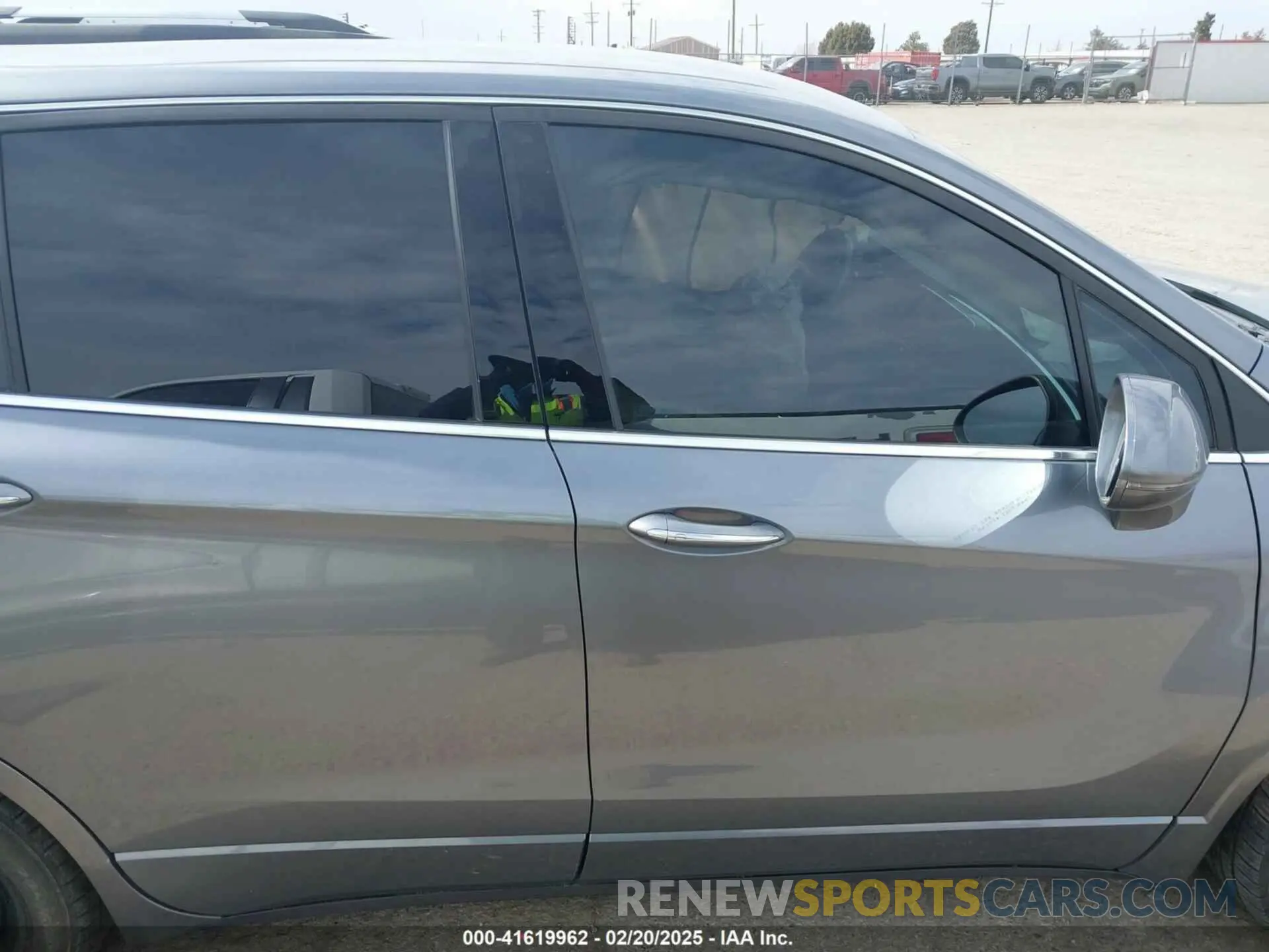 12 Фотография поврежденного автомобиля LRBFX1SA0LD225290 BUICK ENVISION 2020