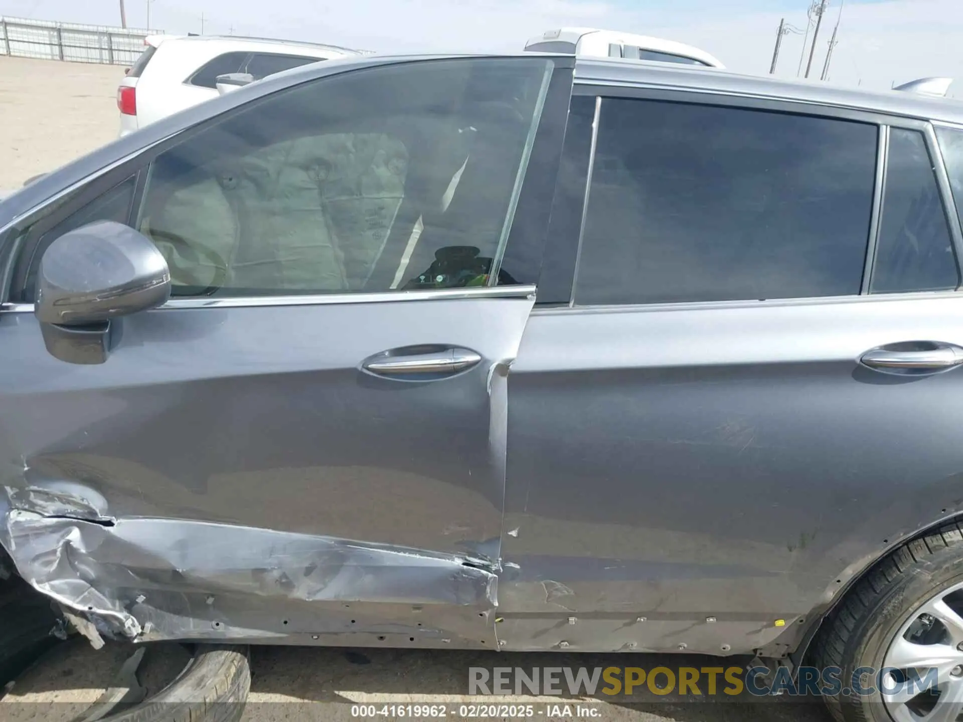 13 Фотография поврежденного автомобиля LRBFX1SA0LD225290 BUICK ENVISION 2020
