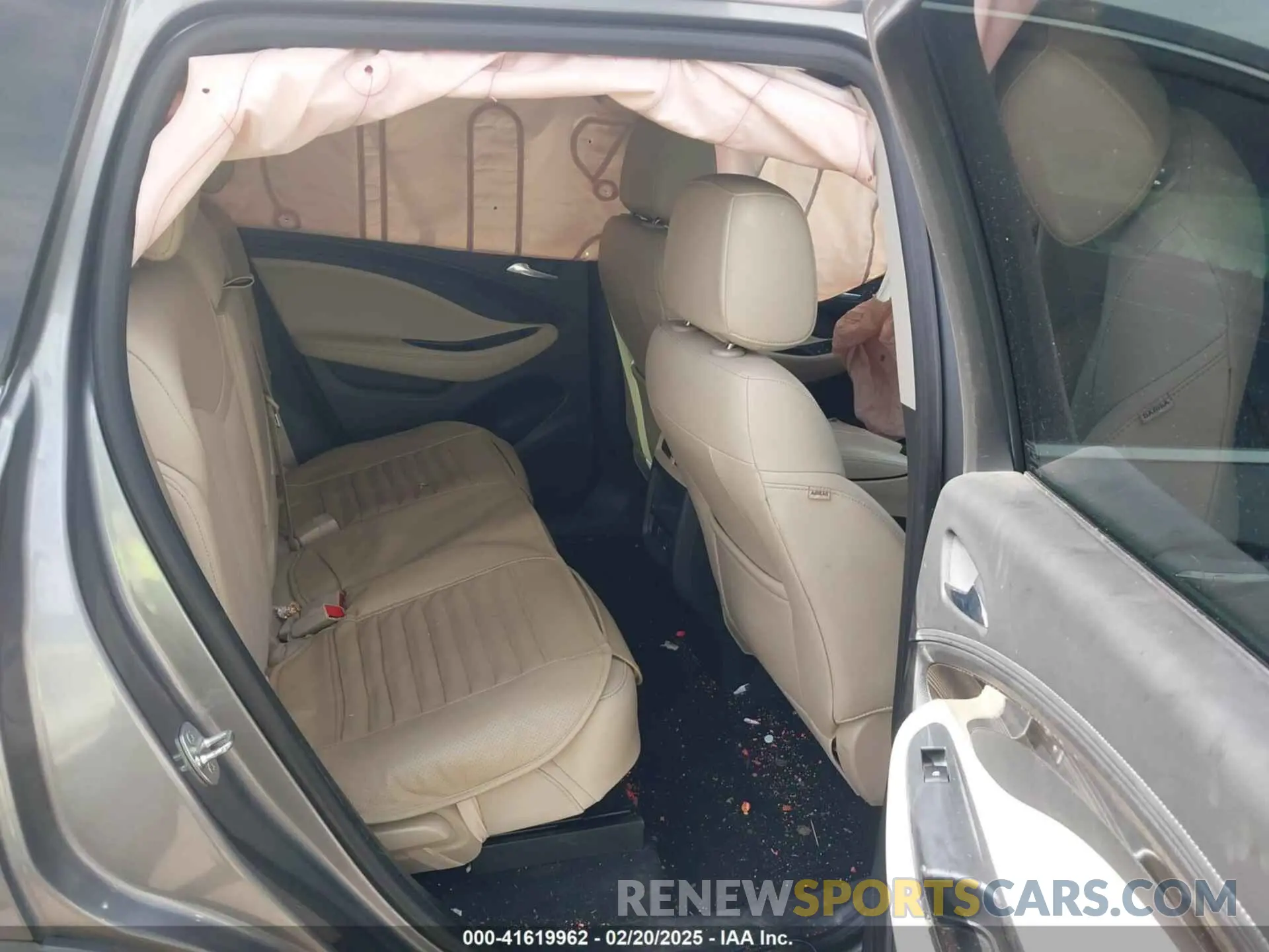 8 Фотография поврежденного автомобиля LRBFX1SA0LD225290 BUICK ENVISION 2020