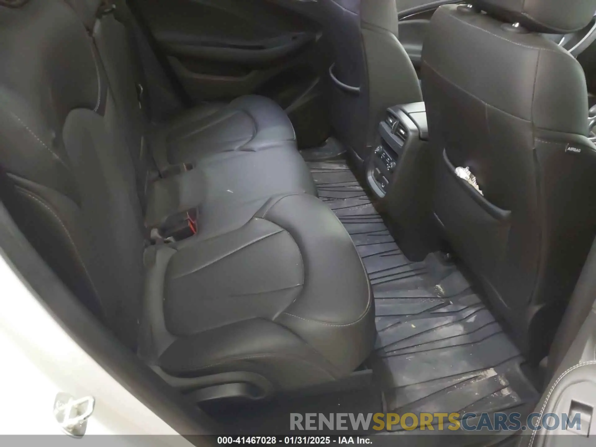 8 Photograph of a damaged car LRBFX2SA6LD114281 BUICK ENVISION 2020