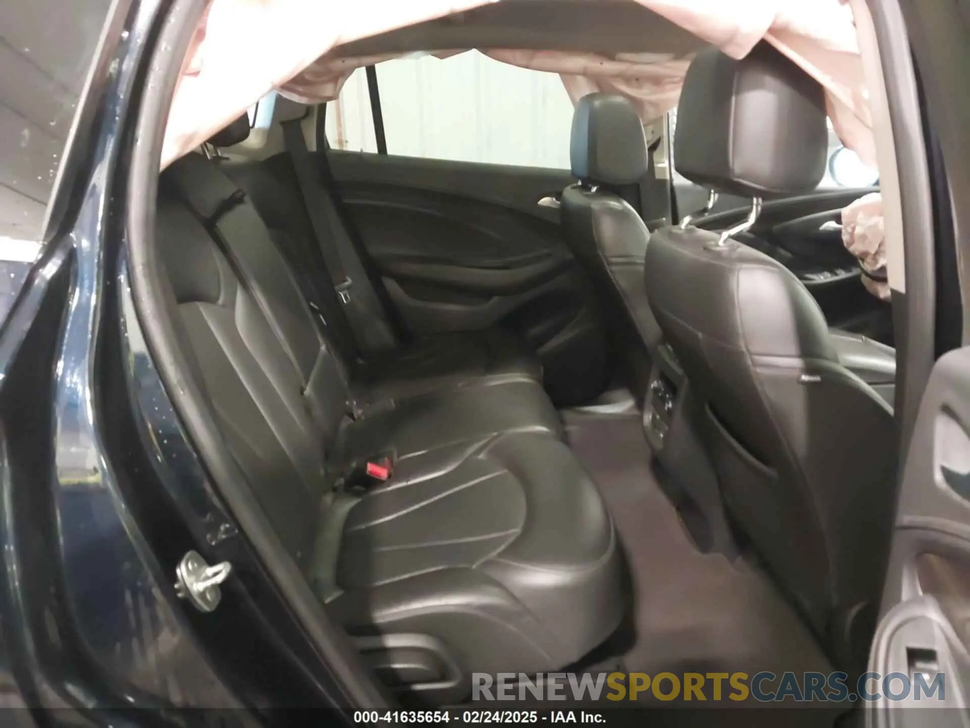 8 Фотография поврежденного автомобиля LRBFX2SA6LD225946 BUICK ENVISION 2020